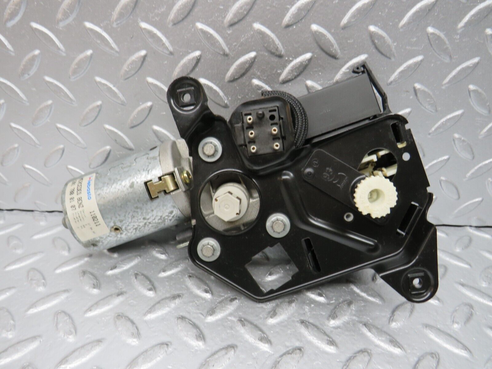 31682 Mercedes-Benz W201 190LE 1.8L Sunroof Motor Webasto With Relay 2017800107 1248210047