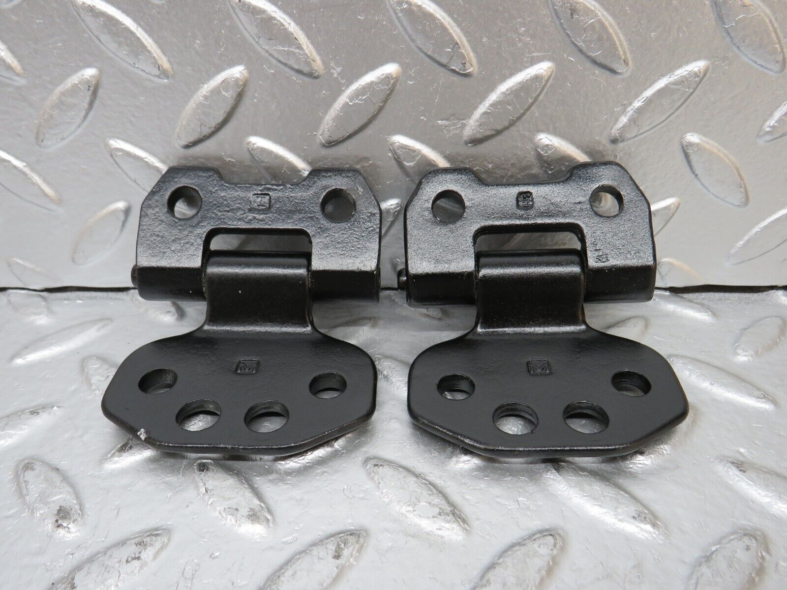 31533 Mercedes-Benz S124 220TE Wagon Door Hinge Right Side