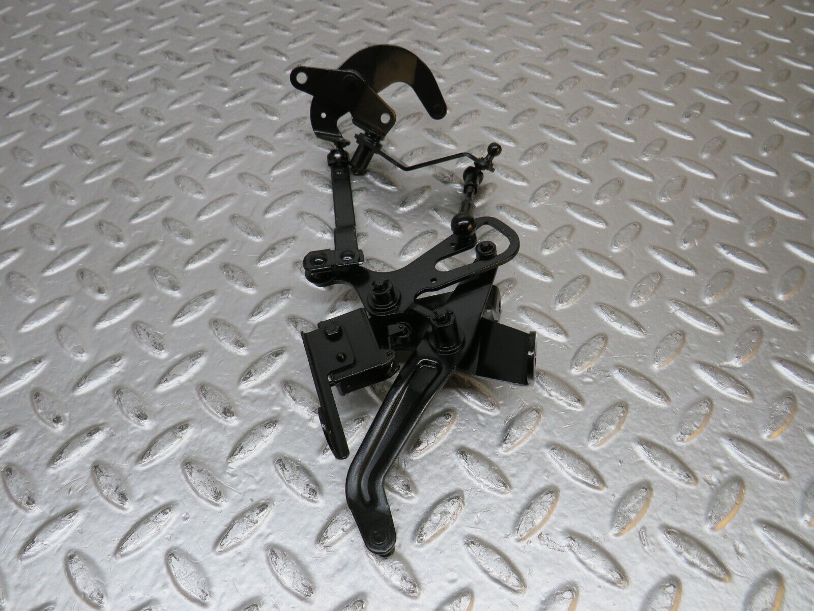 29919 Mercedes-Benz W123 230E Throttle Linkage
