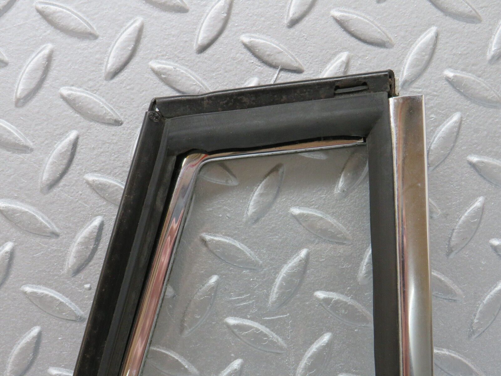 40500 Mercedes-Benz W110 230 Front Right Quarter Window