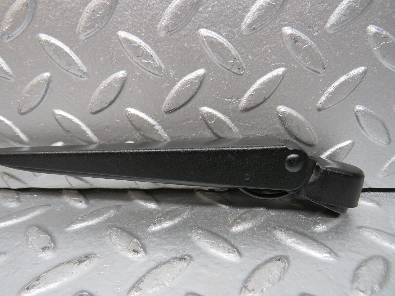 31160 Mercedes-Benz W123 200D Wiper Arm Bosch Right Side