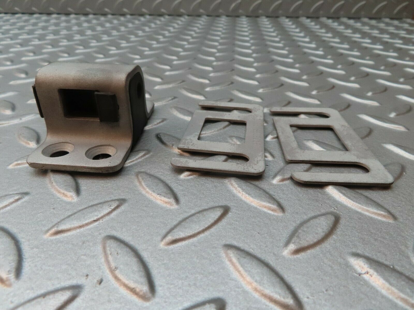 4222 Mercedes-Benz V123 240D LWB Door Lock Latch Right Side