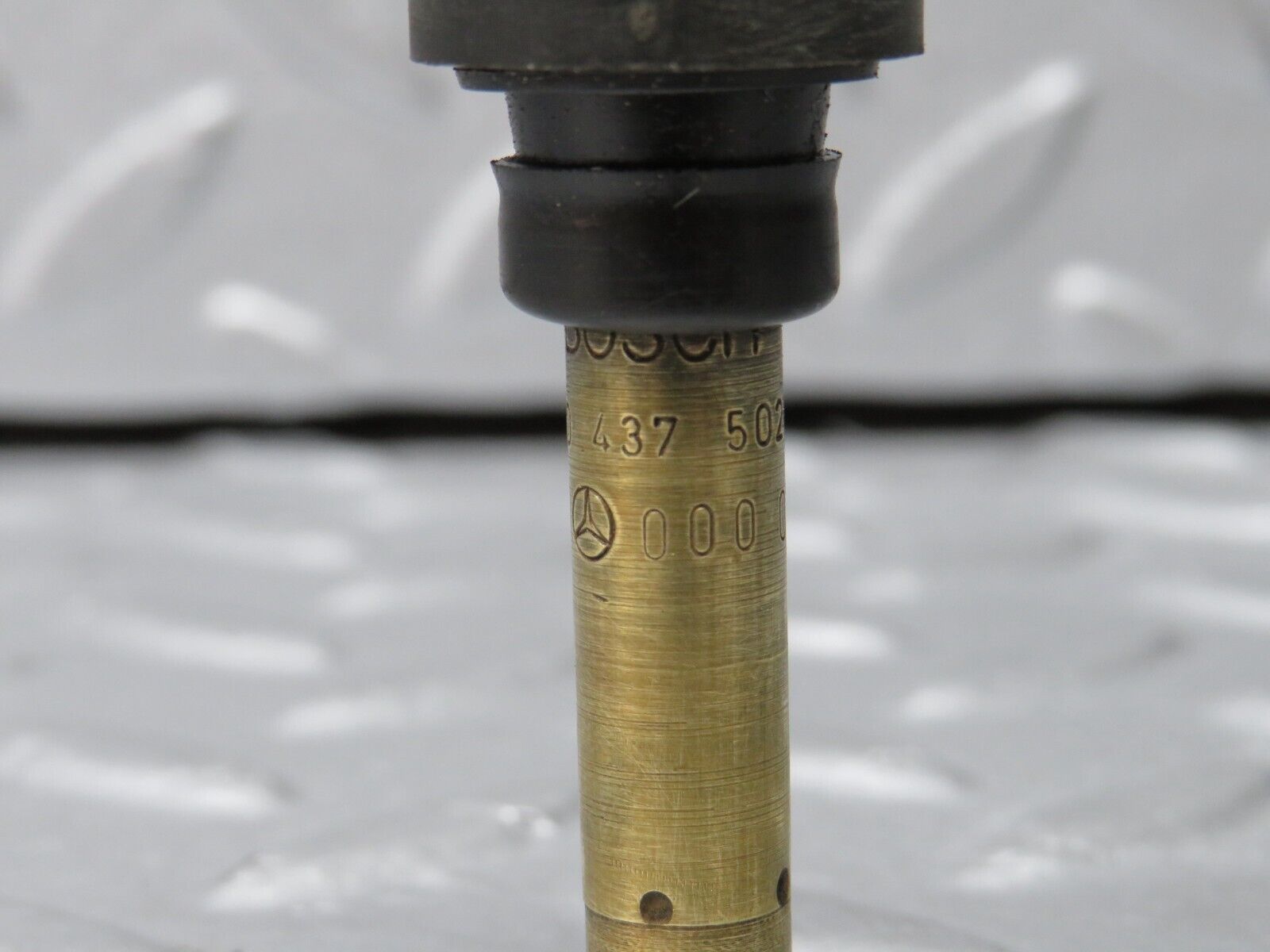 38901 Mercedes-Benz W201 190E 2.6L Fuel Injector Bosch 0000785623 0437502047