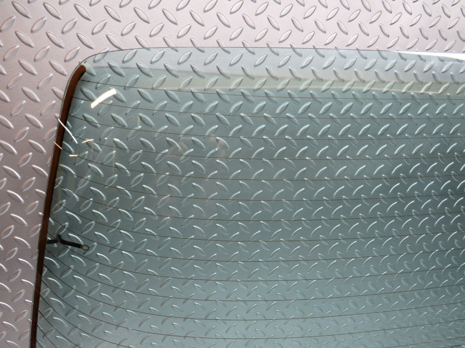 26820 Mercedes-Benz W123 240D Rear Heated Windscreen Glass