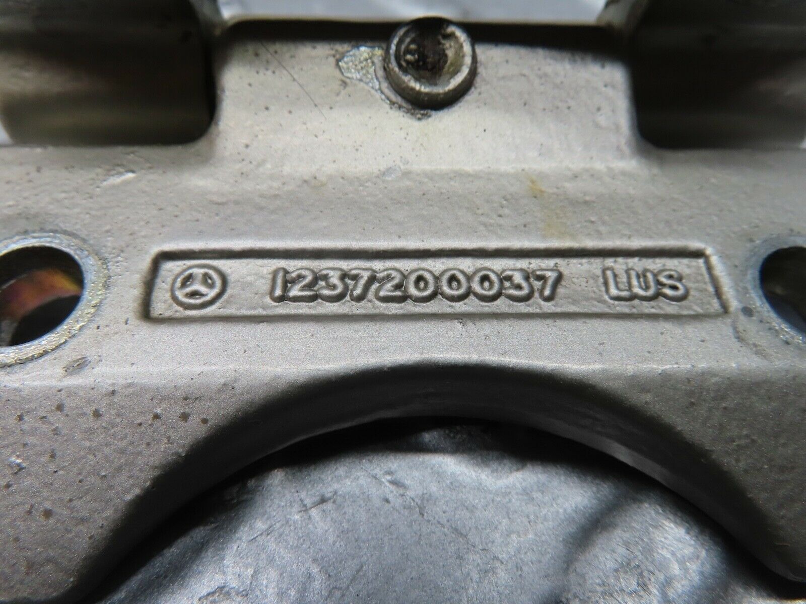 21488 Mercedes-Benz W126 300SE Door Hinges Pair 1237200037