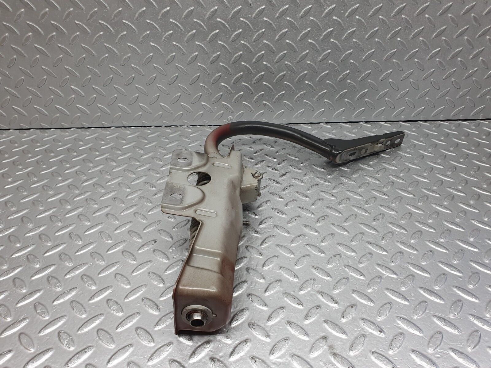 41192 Mercedes-Benz W126 300SE Trunk Hinge Right Side