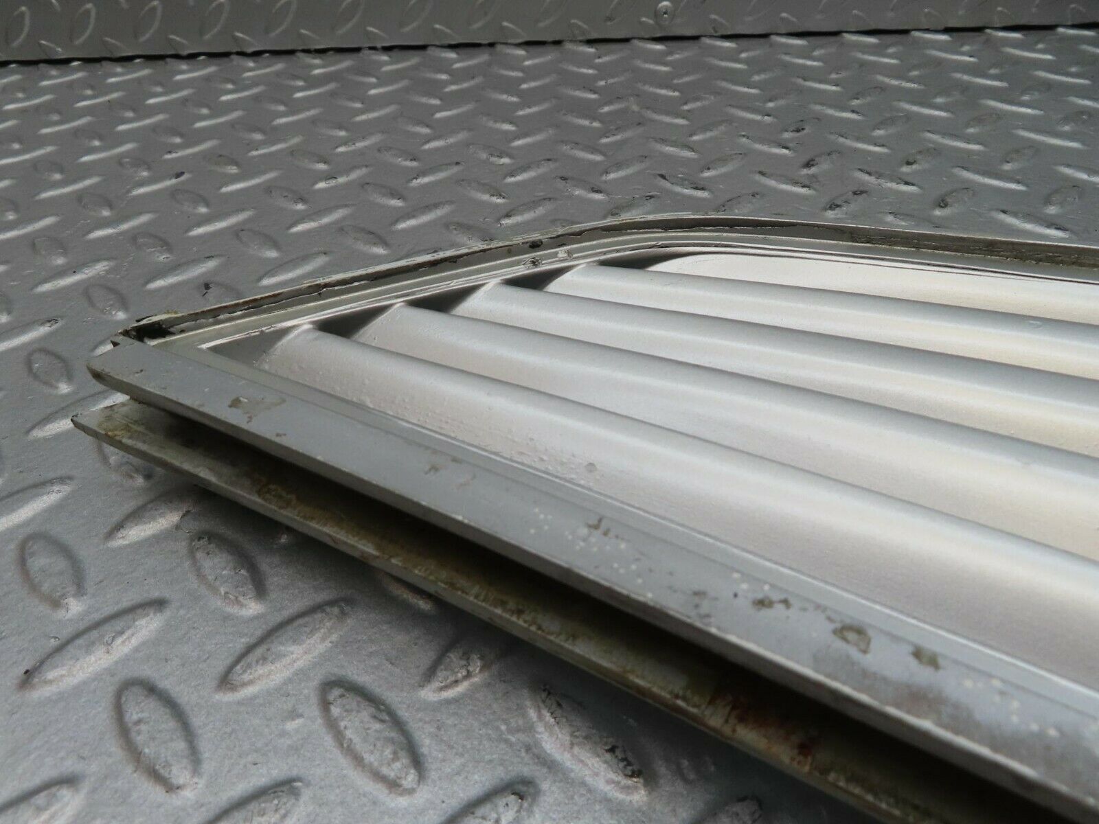 16586 Mercedes-Benz C107 380SLC Side Window Louvre Rear Left