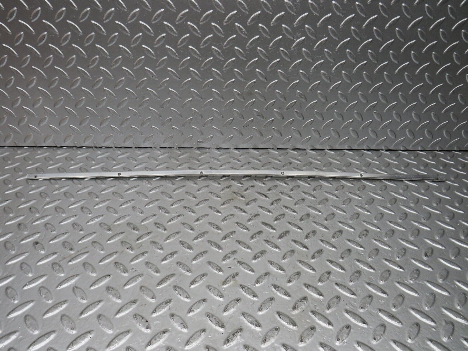 27734 Mercedes-Benz S124 300TE Wagon Sunroof Chrome Trim