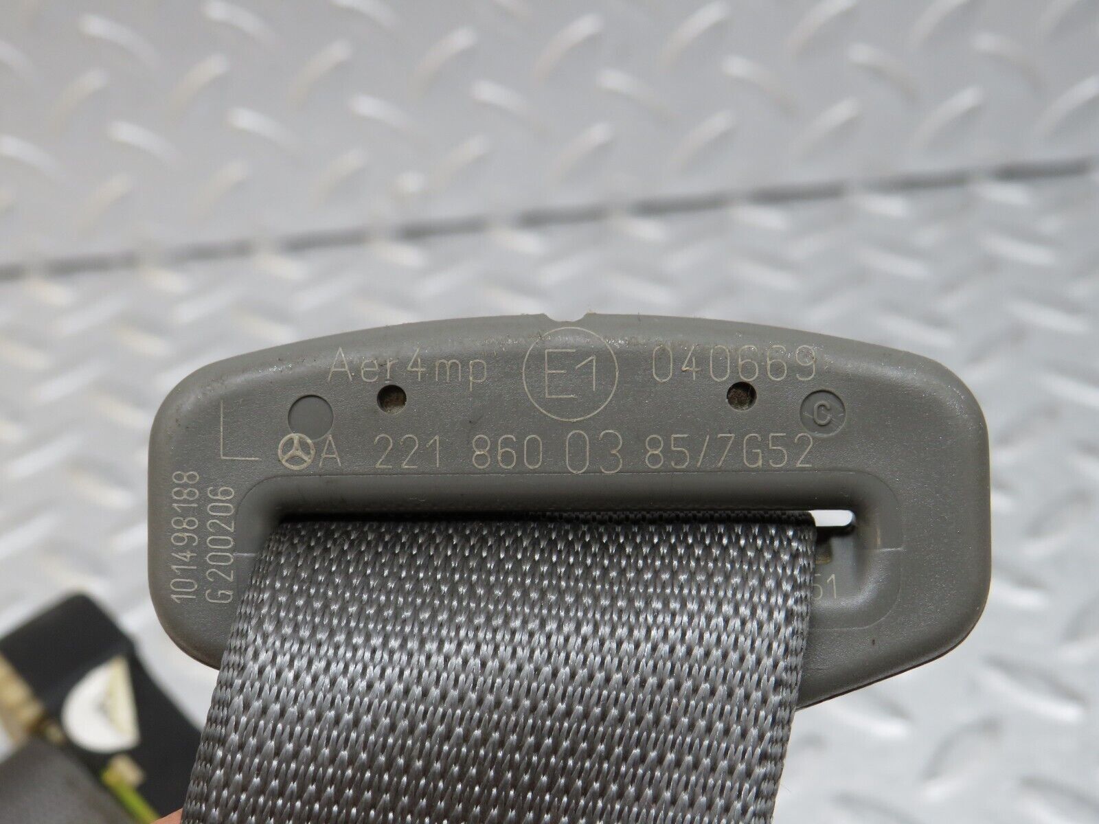 35279 Mercedes-Benz W221 Rear Seat Belt Set & Buckles 2218600485 2218600385