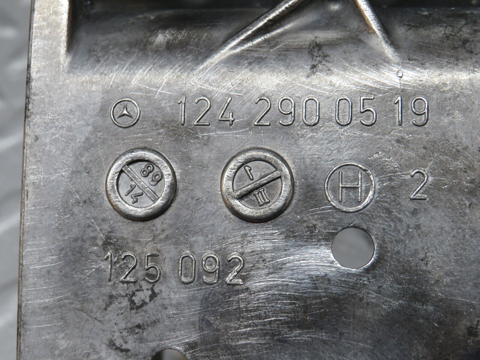 36535 Mercedes-Benz W201 190E 2.0L Brake Pedal Bracket 1242900519