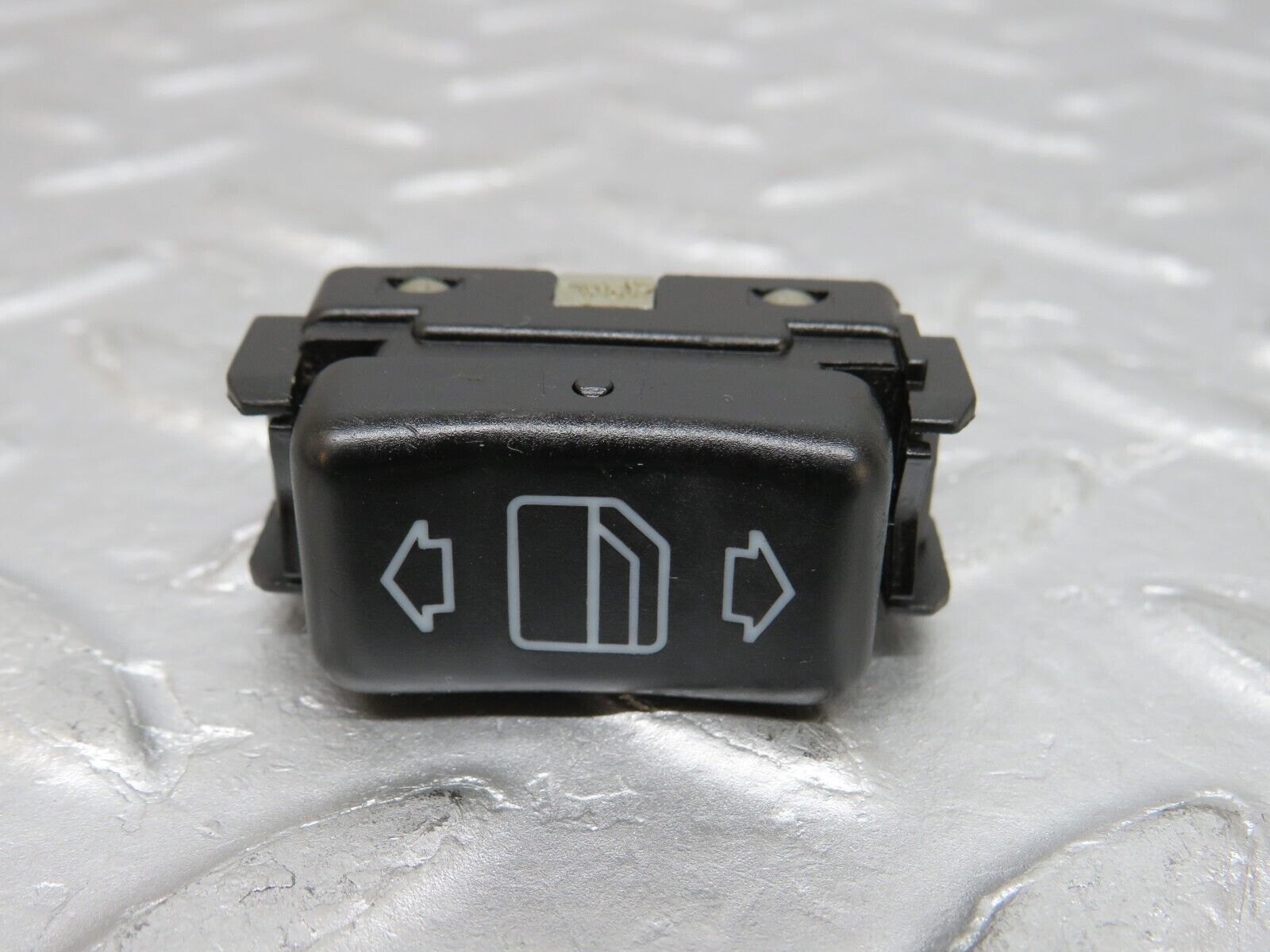 38086 Mercedes-Benz A124 320E Electric Window Switch Left Side 1248209310