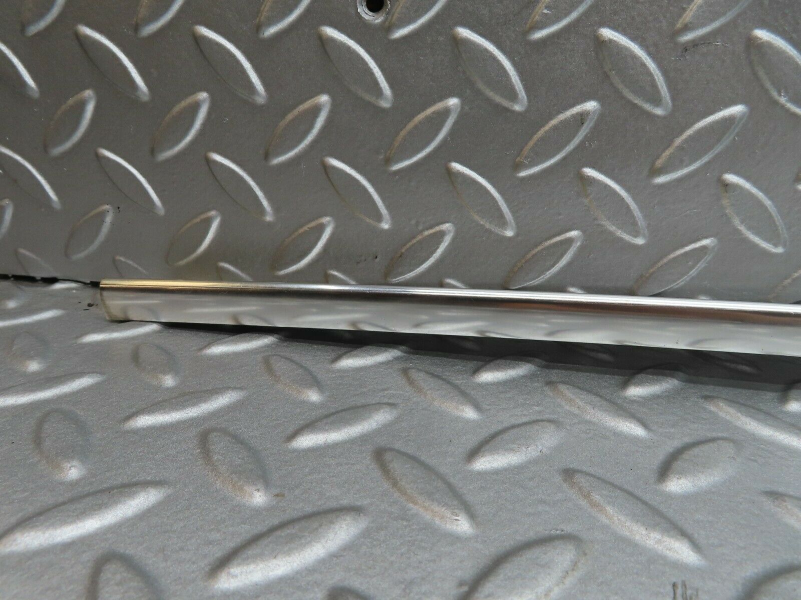 17889 Mercedes-Benz W116 450SEL Roof Chrome Moulding Trim Right Side