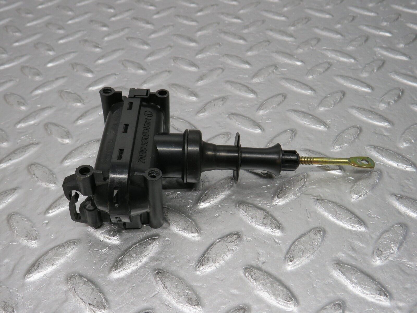 32448 Mercedes-Benz S124 300TE Wagon Door Lock Vacuum Actuator Rear Right