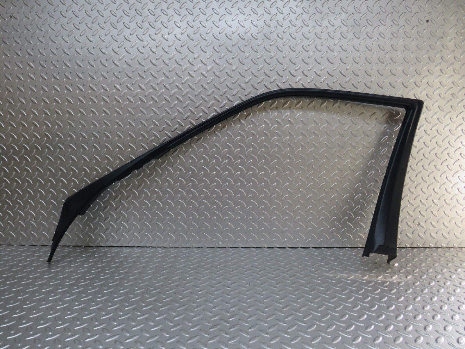 24974 Mercedes-Benz W140 S320 Front Right Door Window Trim 1407206462