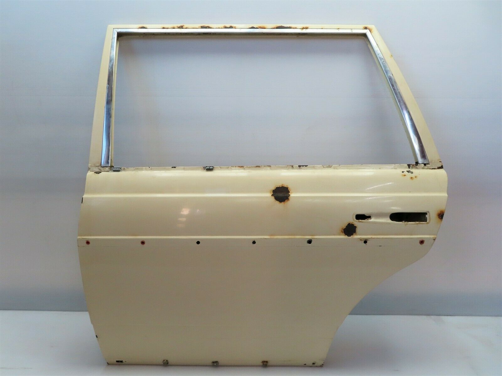 7804 Mercedes-Benz S123 230TE Wagon Rear Left Door