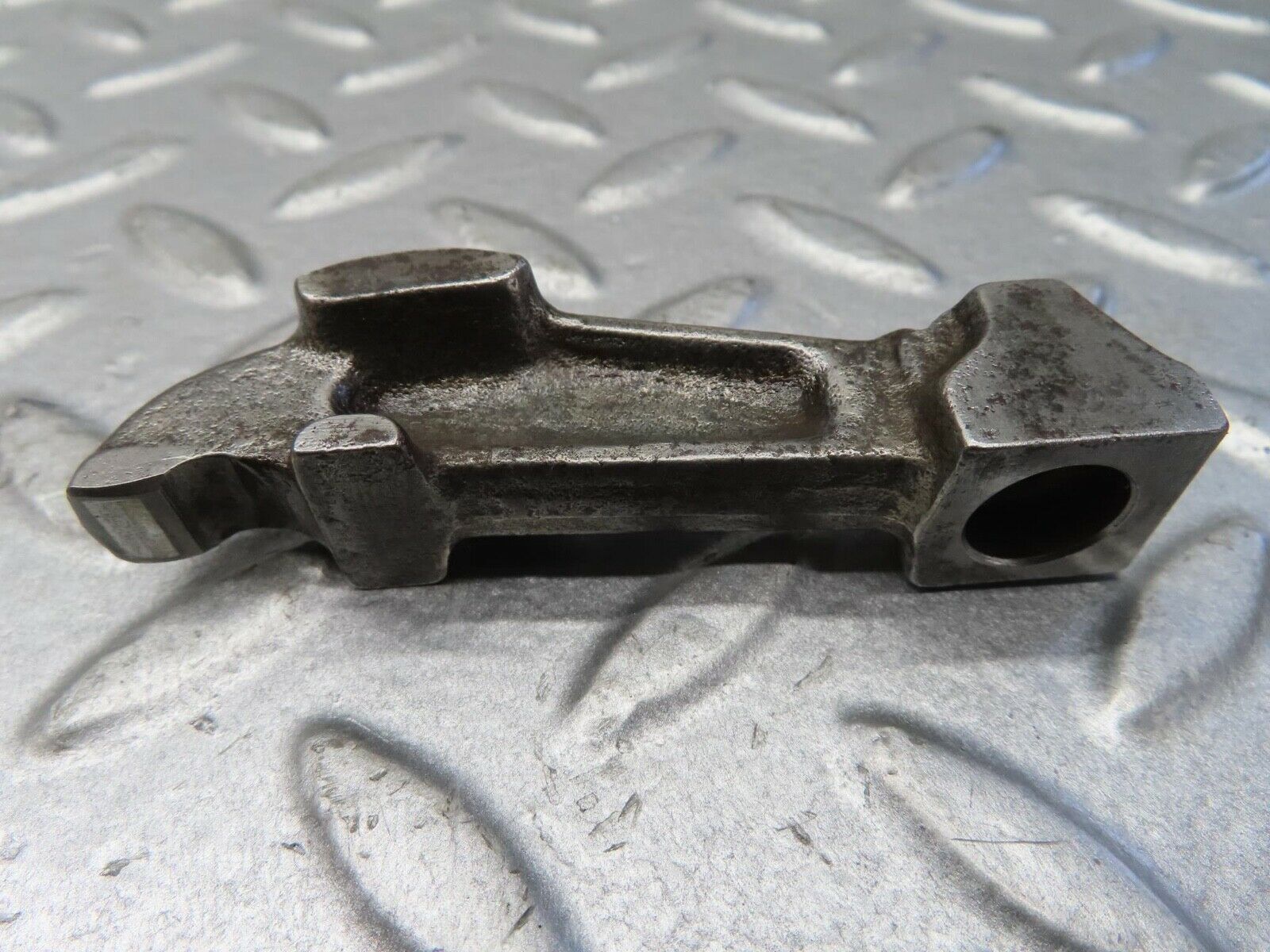 13375 Mercedes-Benz W111 230S Valve Rocker Arm With Retaining Spring