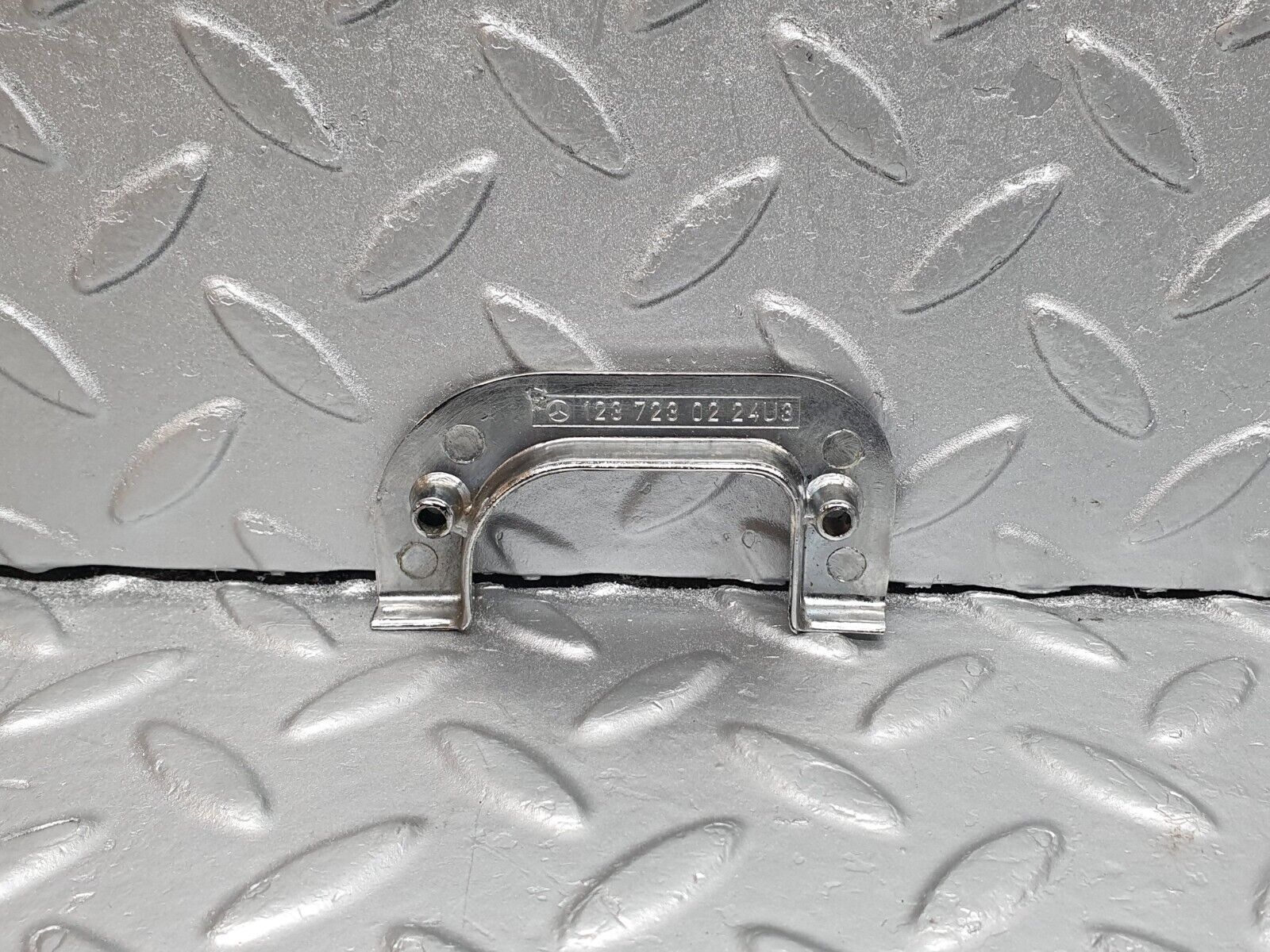 40896 Mercedes-Benz W126 300SE Interior Chrome Door Latch Trim Right 1237230224