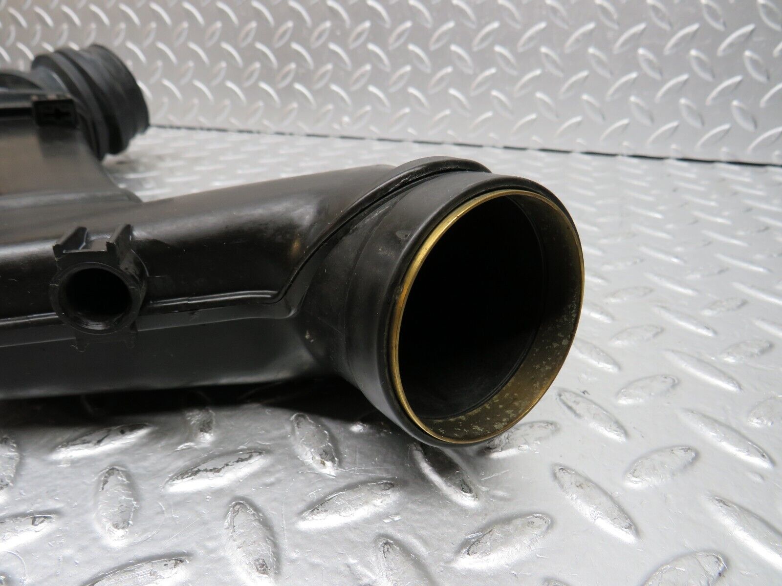 31200 Mercedes-Benz S124 220TE Wagon Air Intake Pipe 1141400012 1110940091