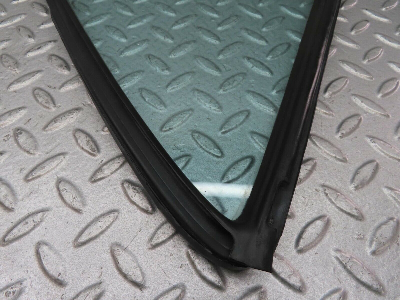 13543 Mercedes-Benz W123 200 Rear Right Quarter Window 1237350224