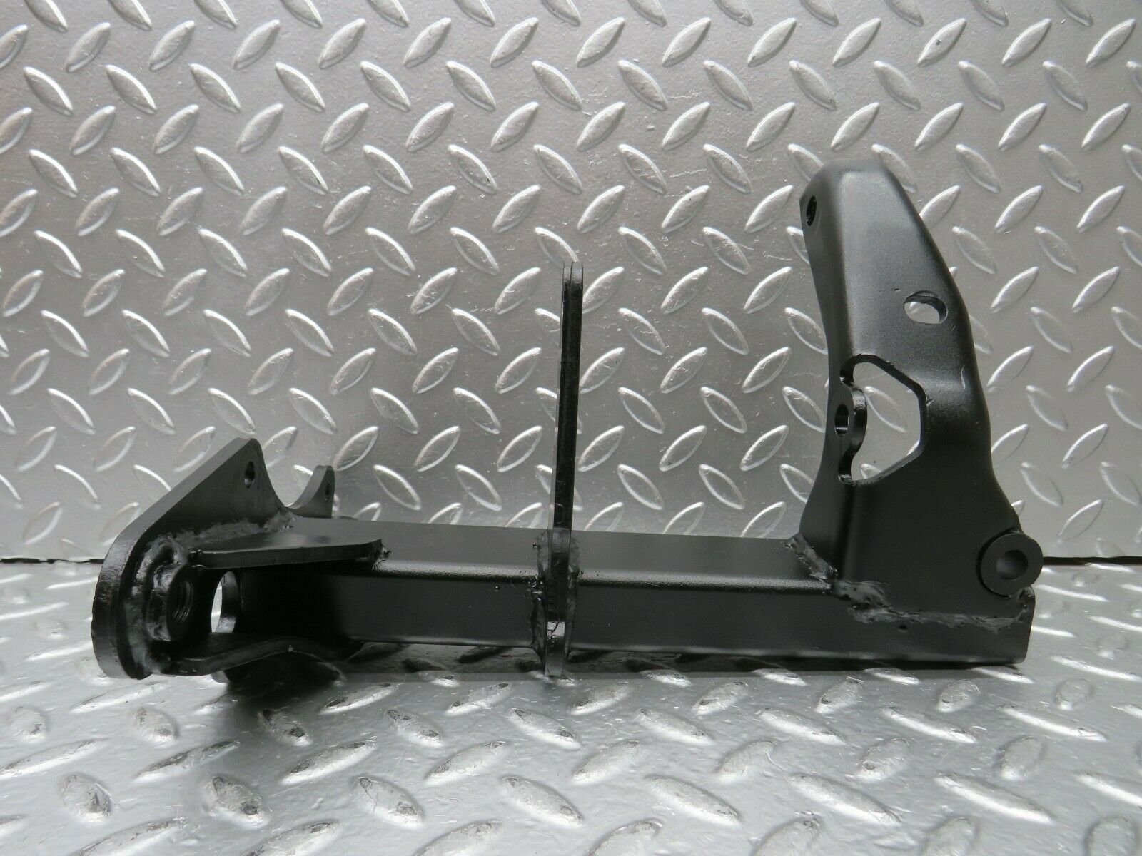 22875 Mercedes-Benz C107 450SLC Coupe Air Condition Compressor Bracket