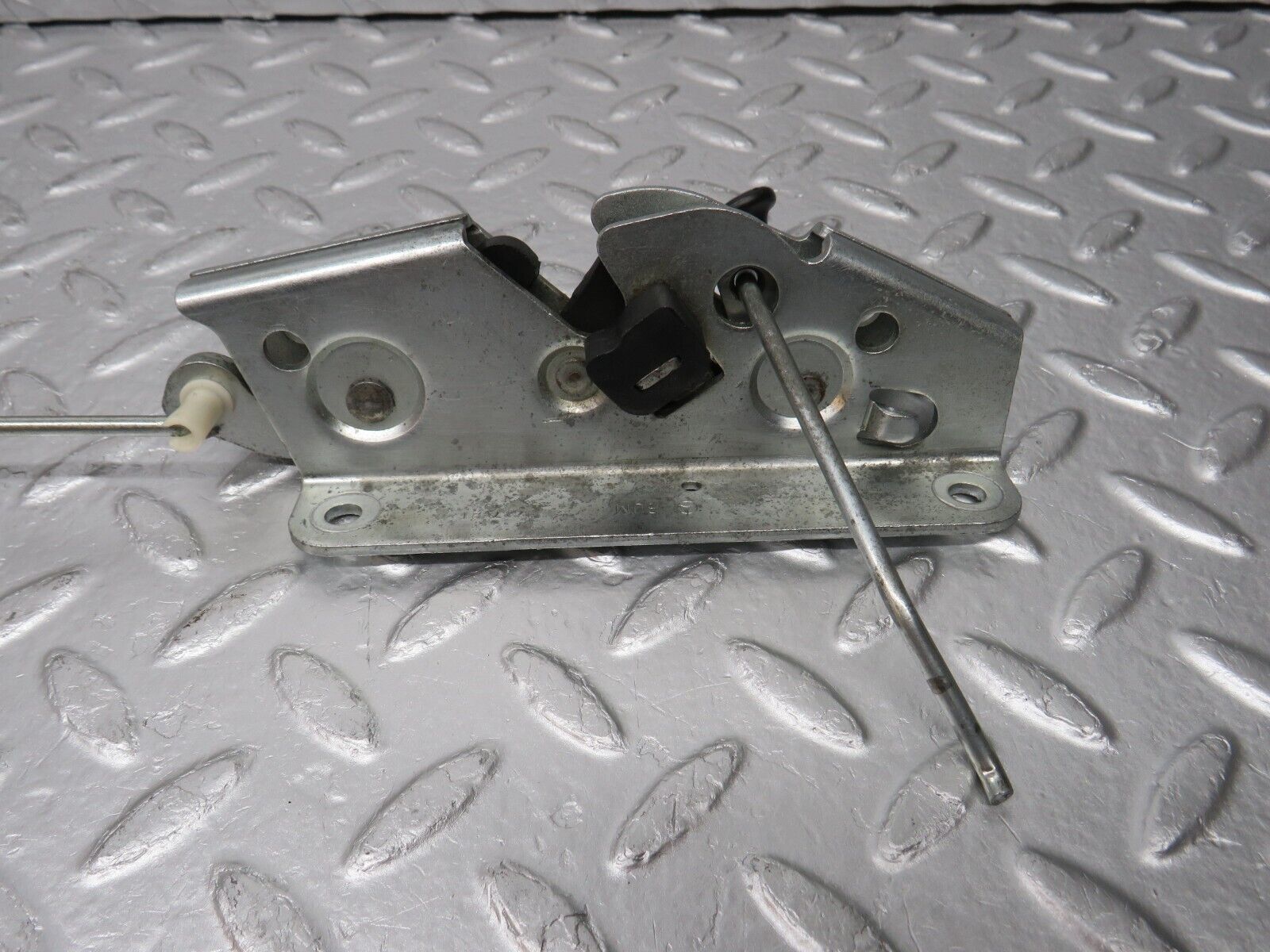 32562 Mercedes-Benz S124 300TE Wagon Rear Right Seat Bench Locking Mechanism