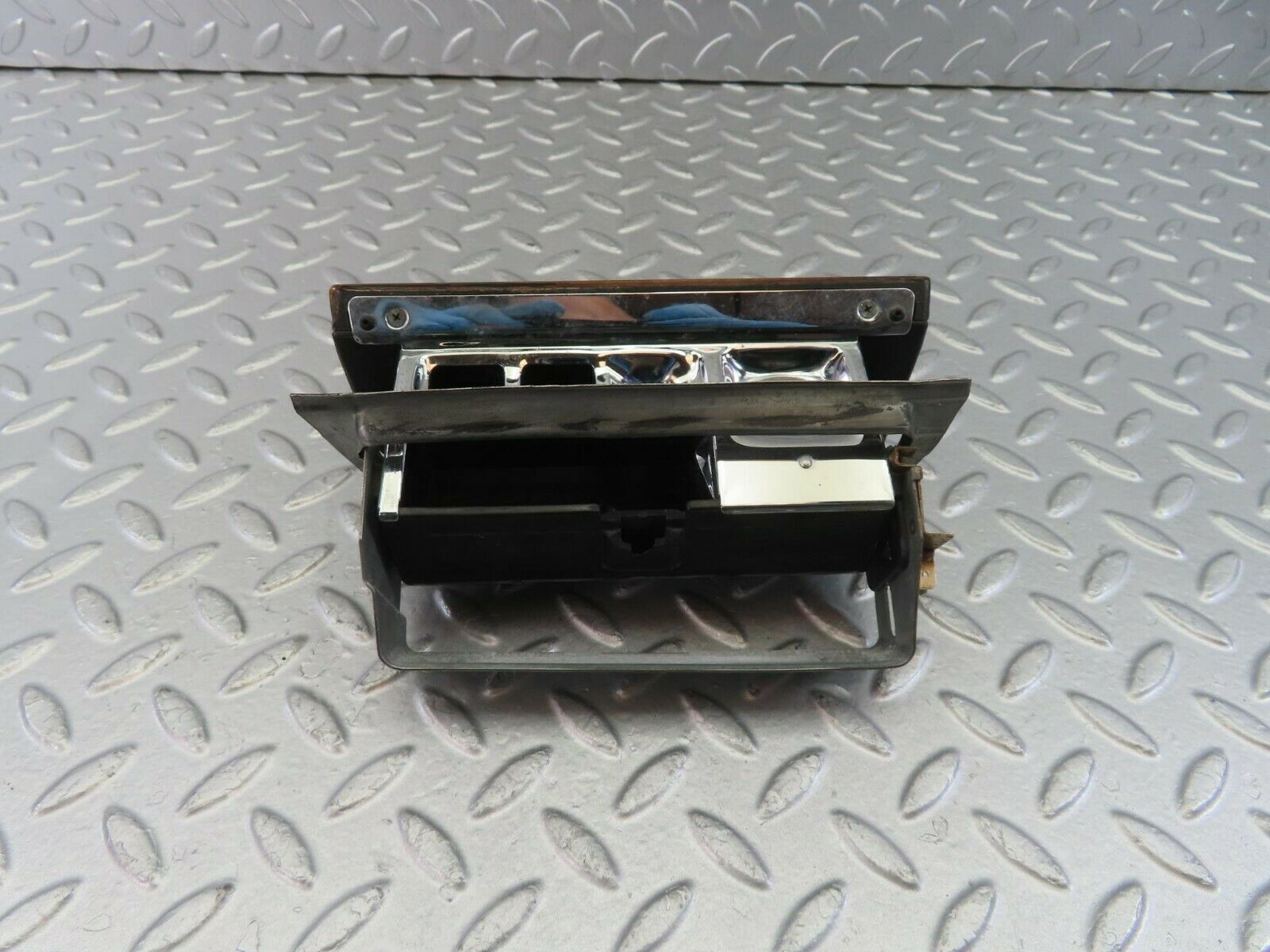 10090 Mercedes-Benz C123 230CE Coupe Centre Console Ashtray