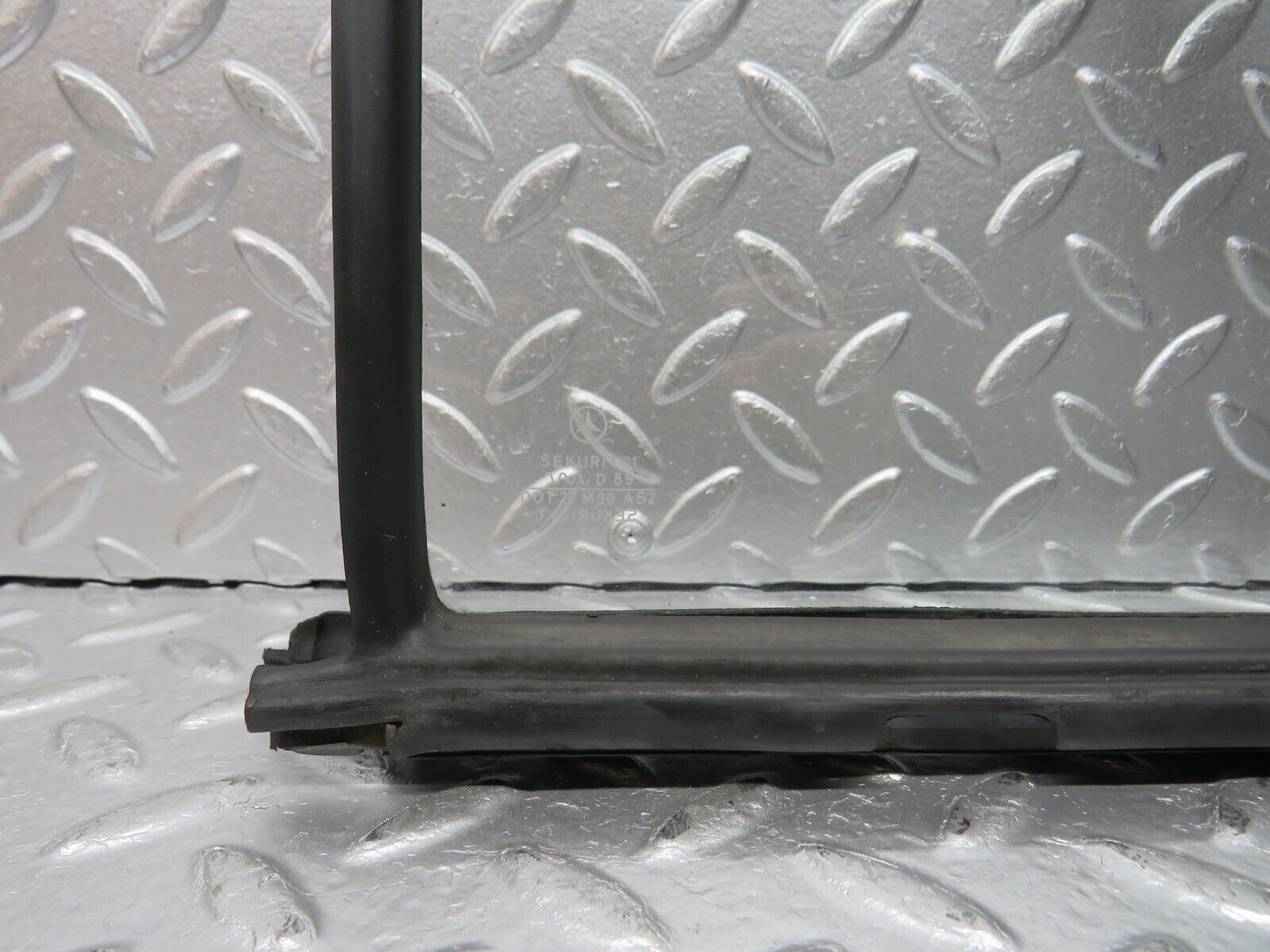 31095 Mercedes-Benz W123 200D Rear Left Quarter Window 1237350124