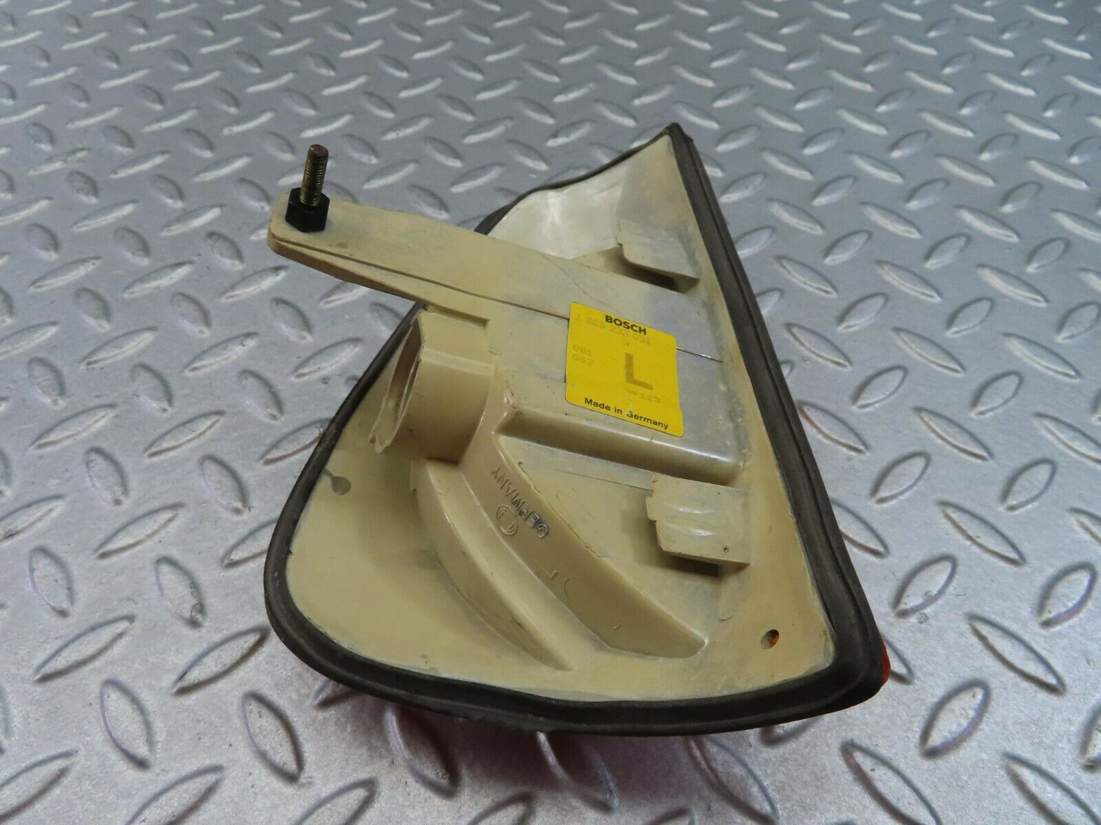 8066 Mercedes-Benz W123 Indicator Light Front Left Bosch 1305233051