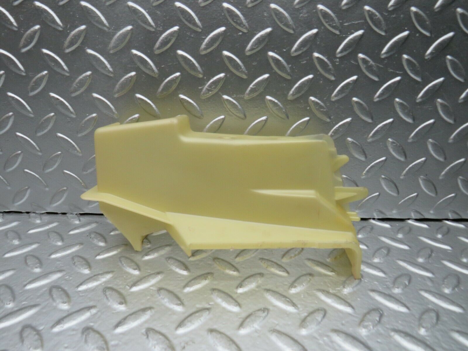 22450 Mercedes-Benz C124 E220 Left Door Lock Mechanism Cover 1247231908