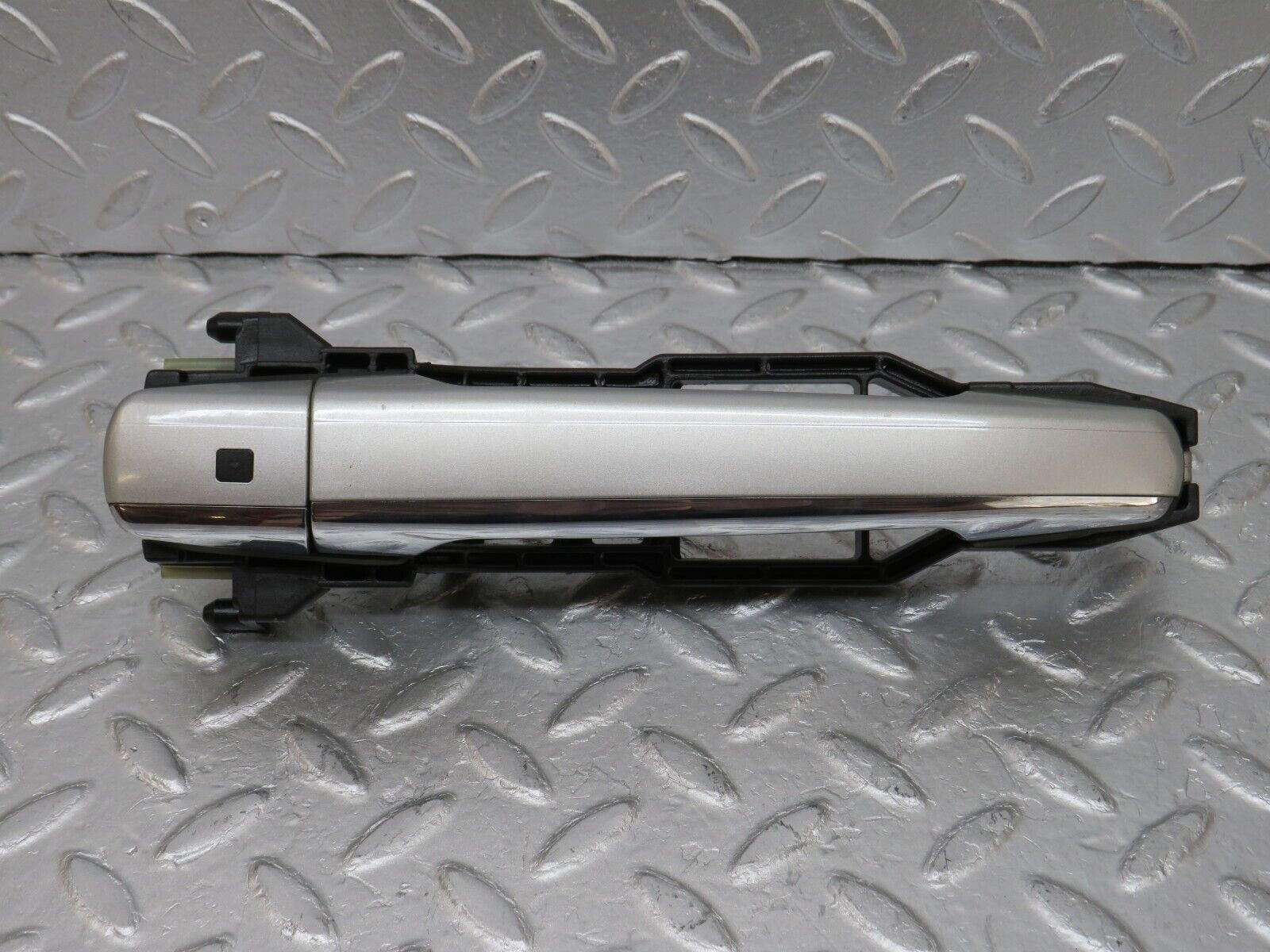 34697 Mercedes-Benz W210 320E Front Left Exterior Door Handle No Key