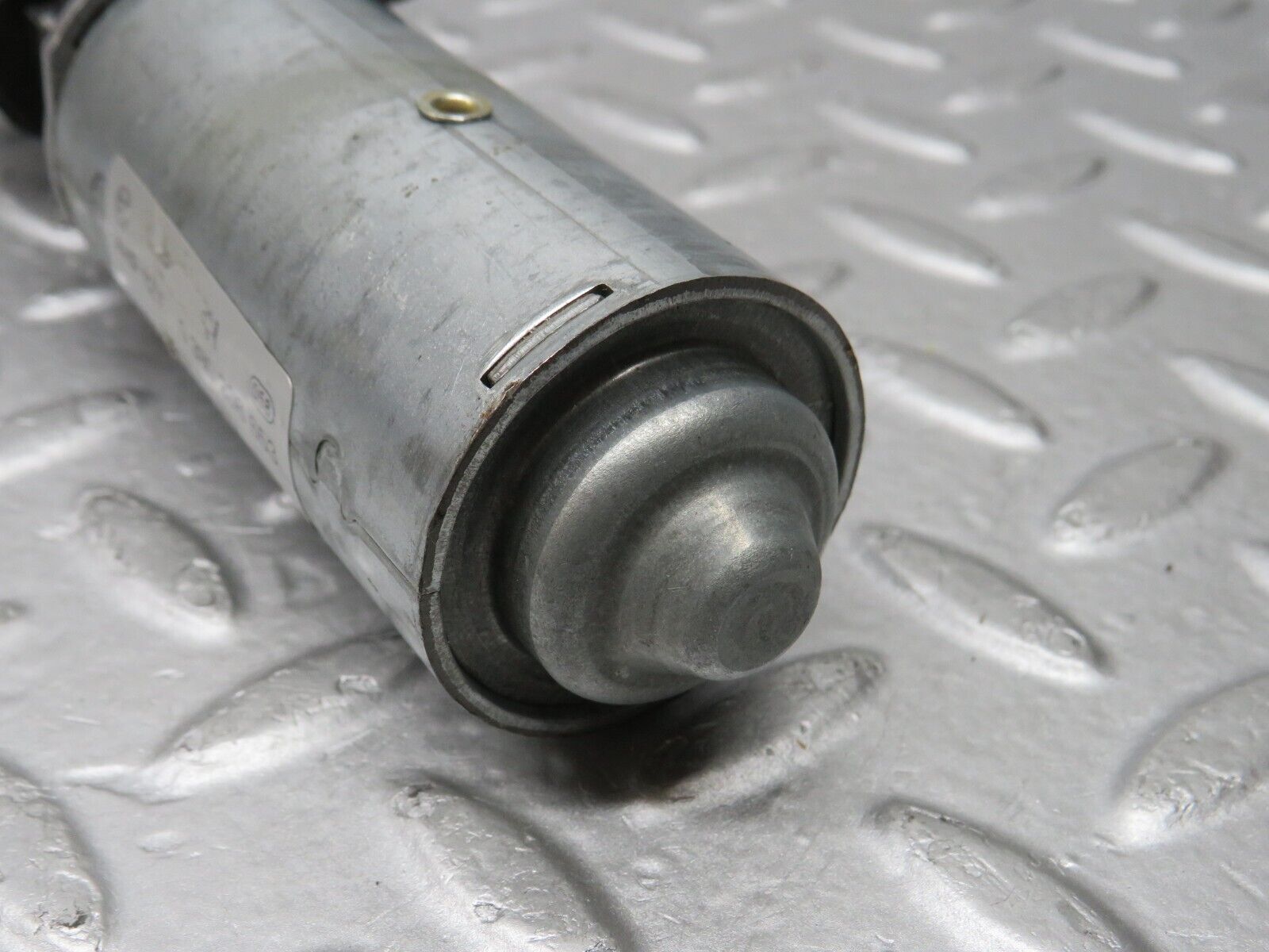 36851 Mercedes-Benz R129 300SL-24 Front Left Seat Adjustment Motor Bosch 1298200742 0390206653