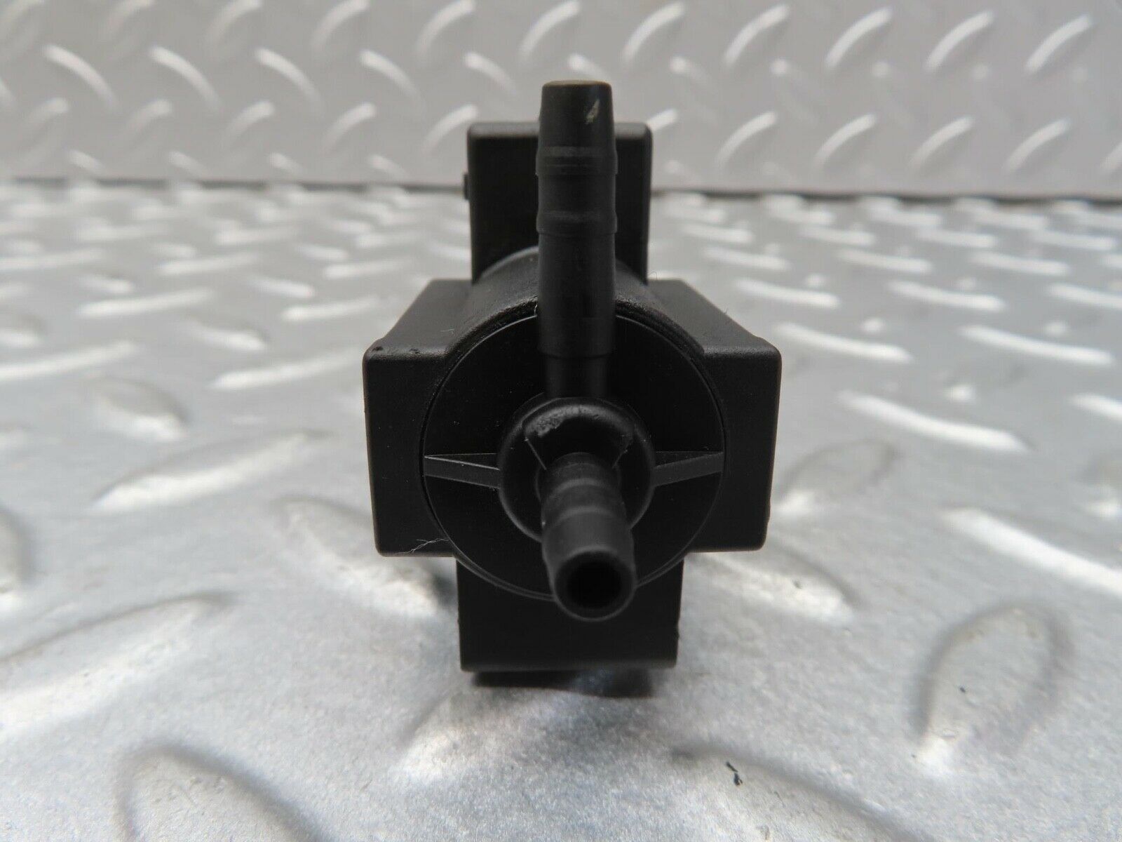 13407 Mercedes-Benz W220 S430 Vacuum Valve Pierburg 0025401897