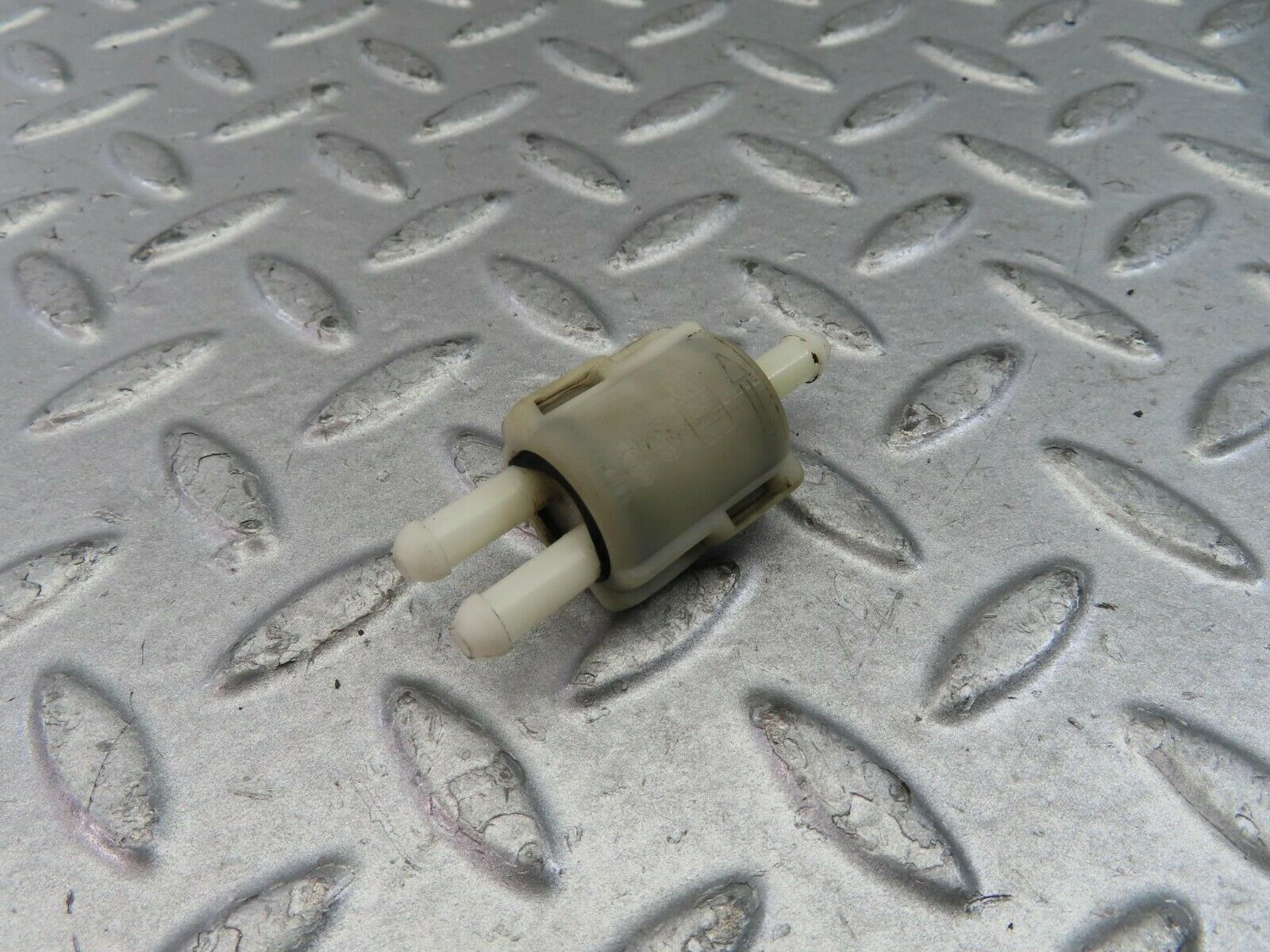 9739 Mercedes-Benz C123 280CE Coupe Windscreen Washer Valve