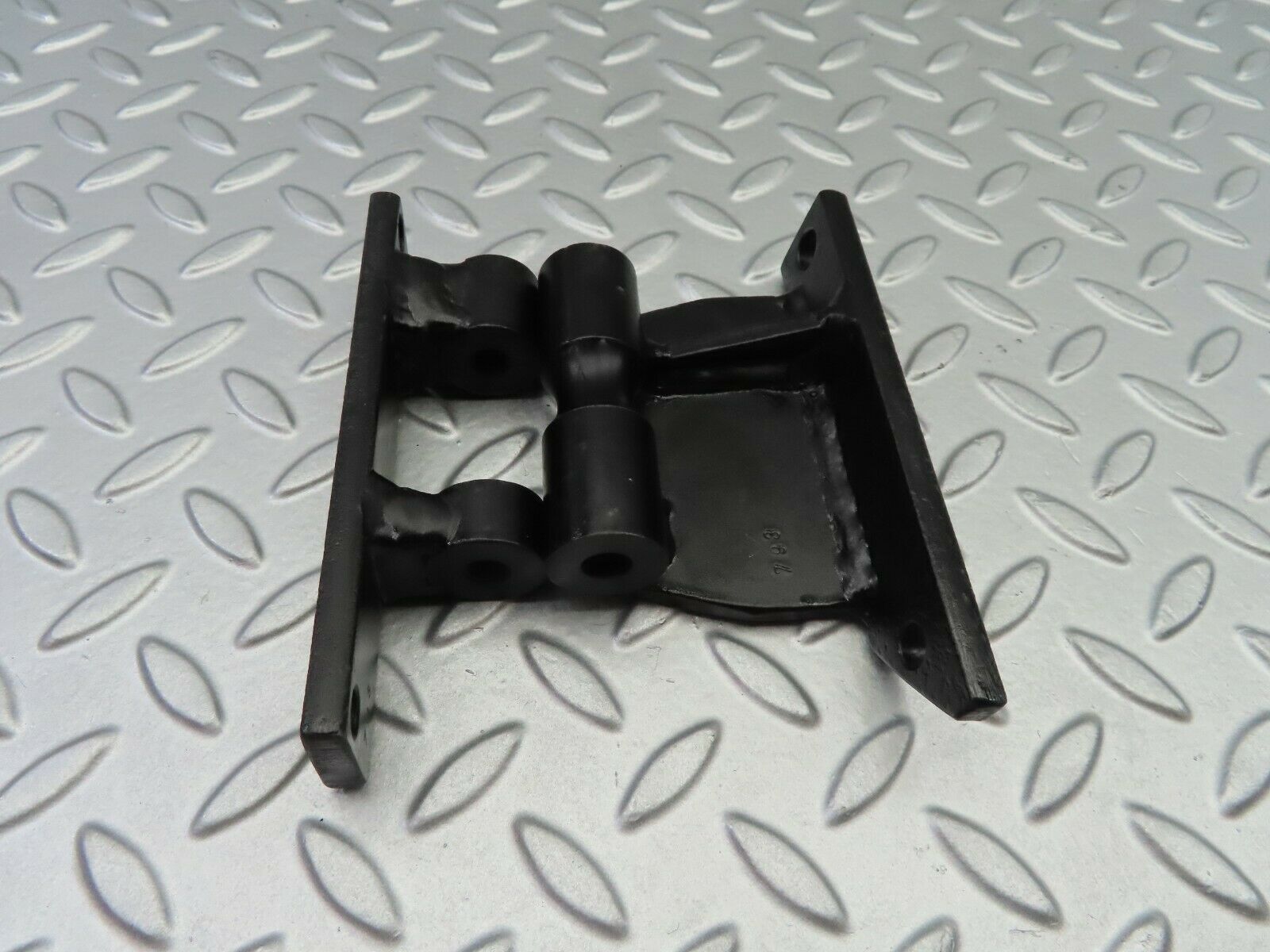 6821 Mercedes-Benz S124 E220 Wagon Air Con Compressor Bracket Holder