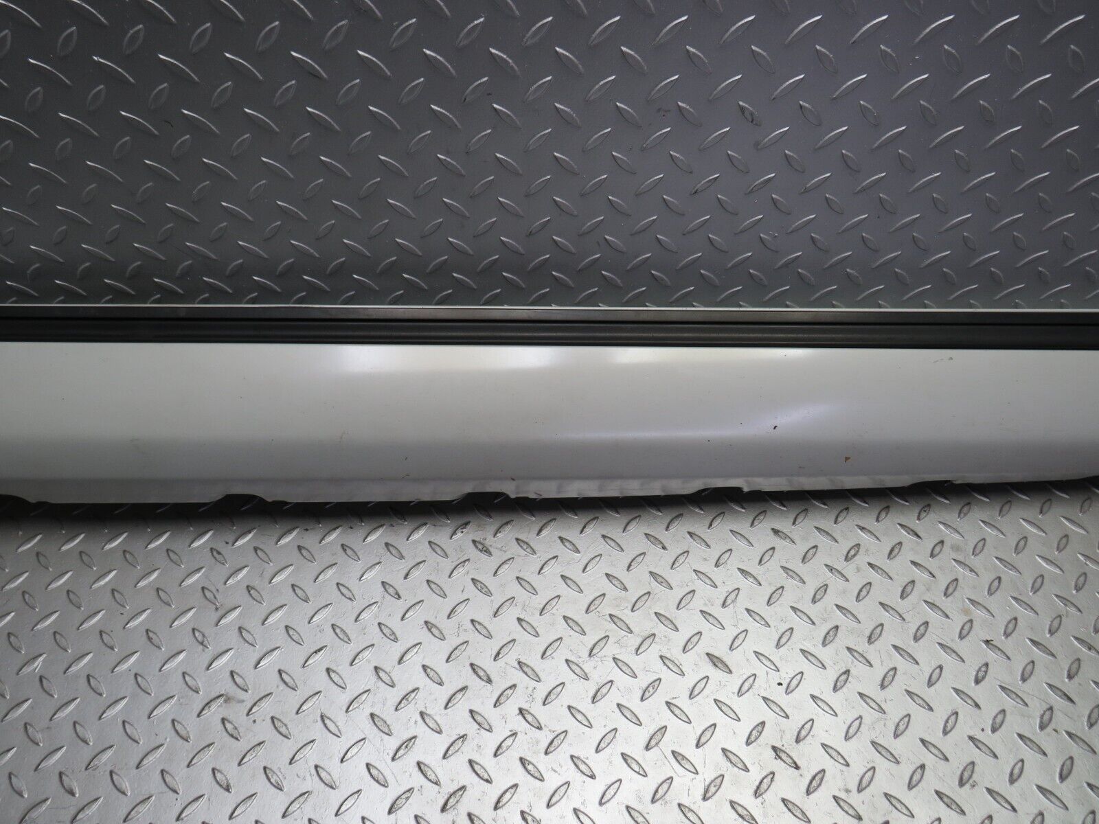 30251 Mercedes-Benz W124 230E Side Skirt Right Side 1246902440