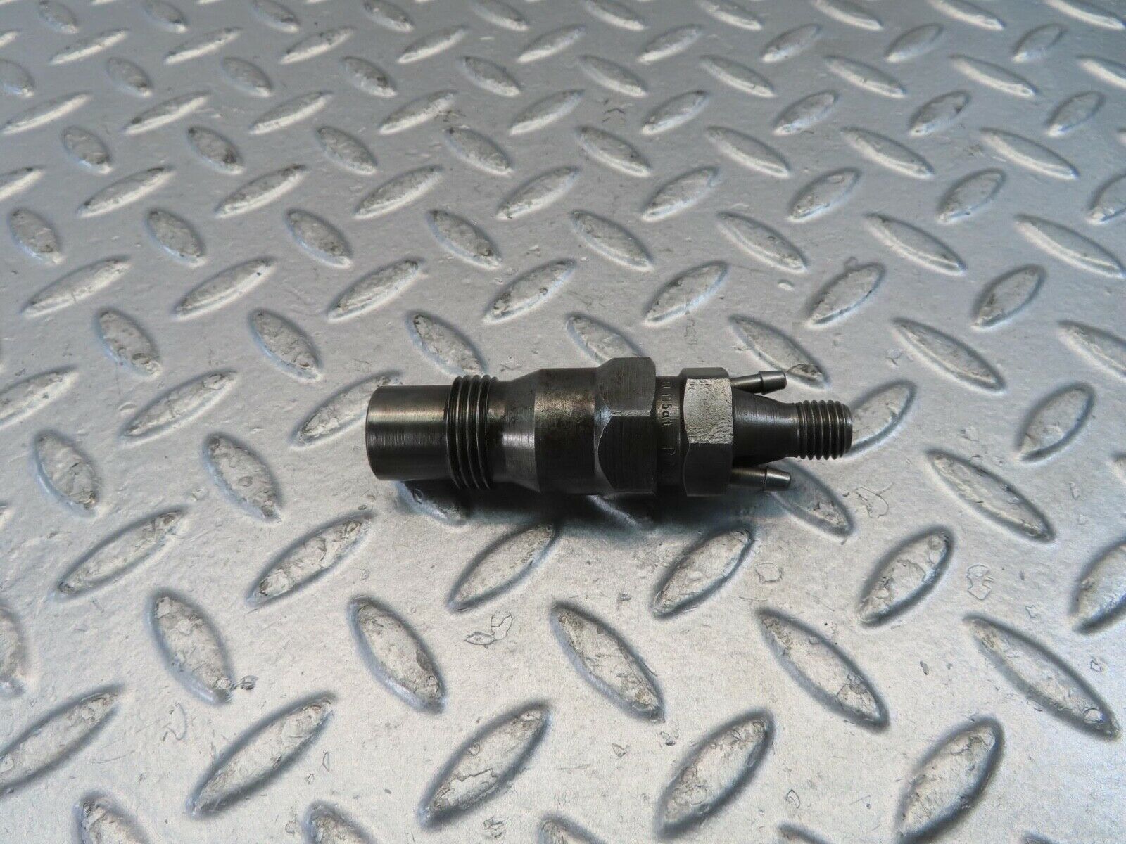 10985 Mercedes-Benz W115 220D Fuel Injector Bosch KCA30sd27/4