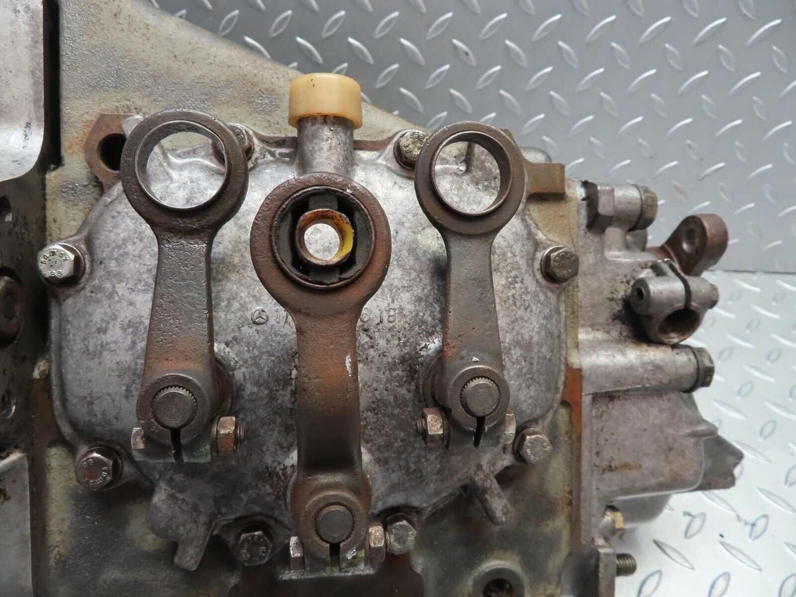 18166 Mercedes-Benz W123 200 Manual Gearbox 4 Speed 1152612501