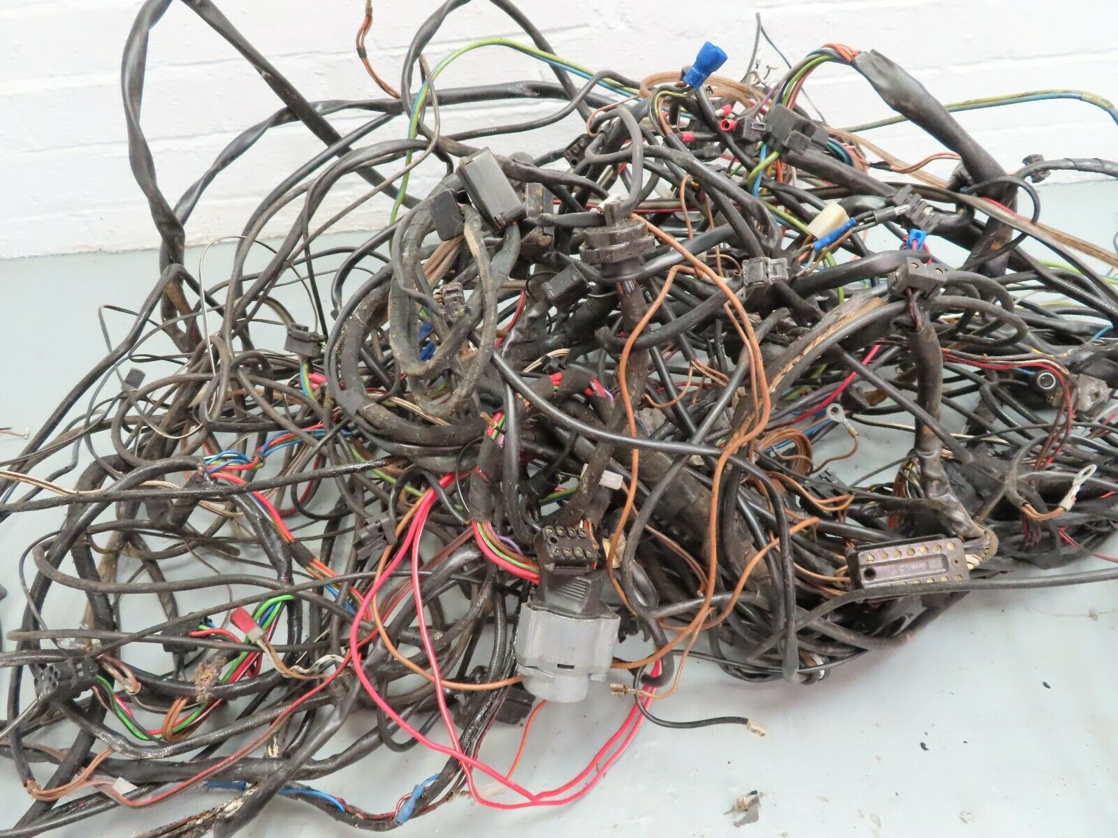 6315 Mercedes-Benz W126 380SE Engine Chassis Body Wire Wiring Harness