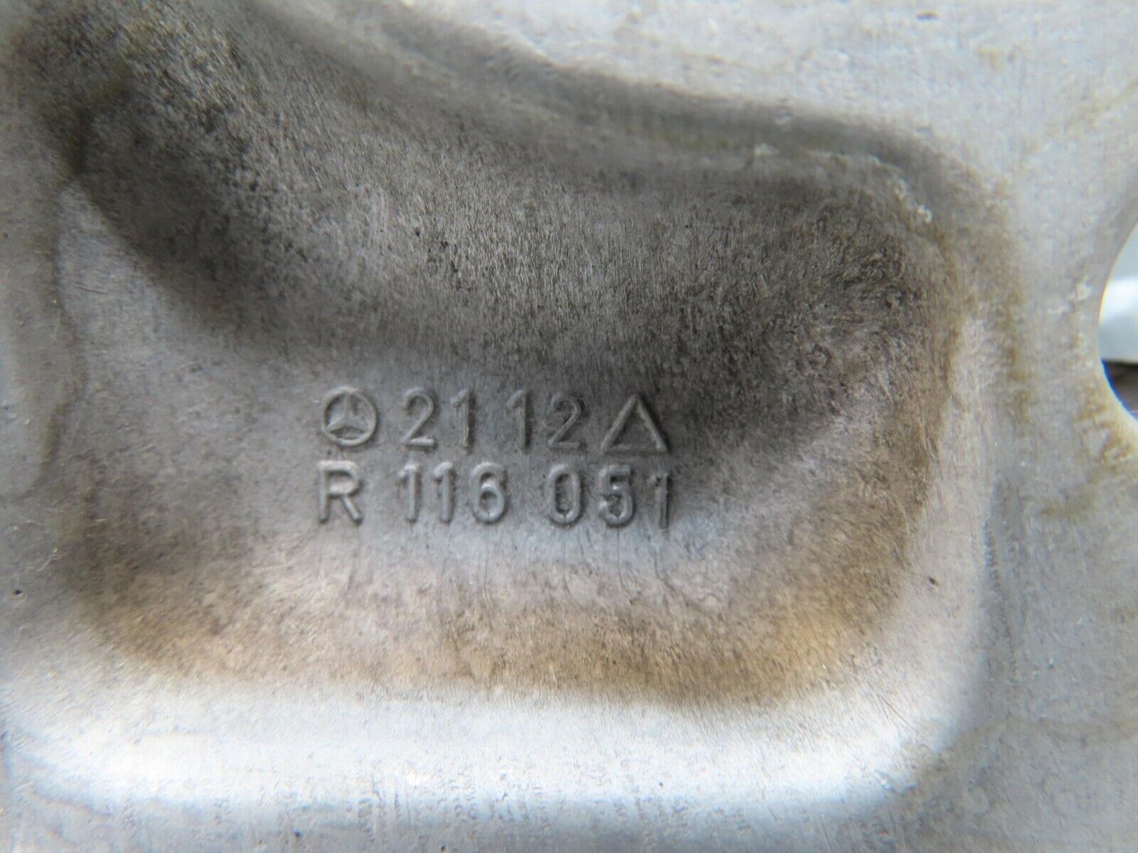 16553 Mercedes-Benz C107 350SLC Coupe Camshaft Tower Bearing 1160512112