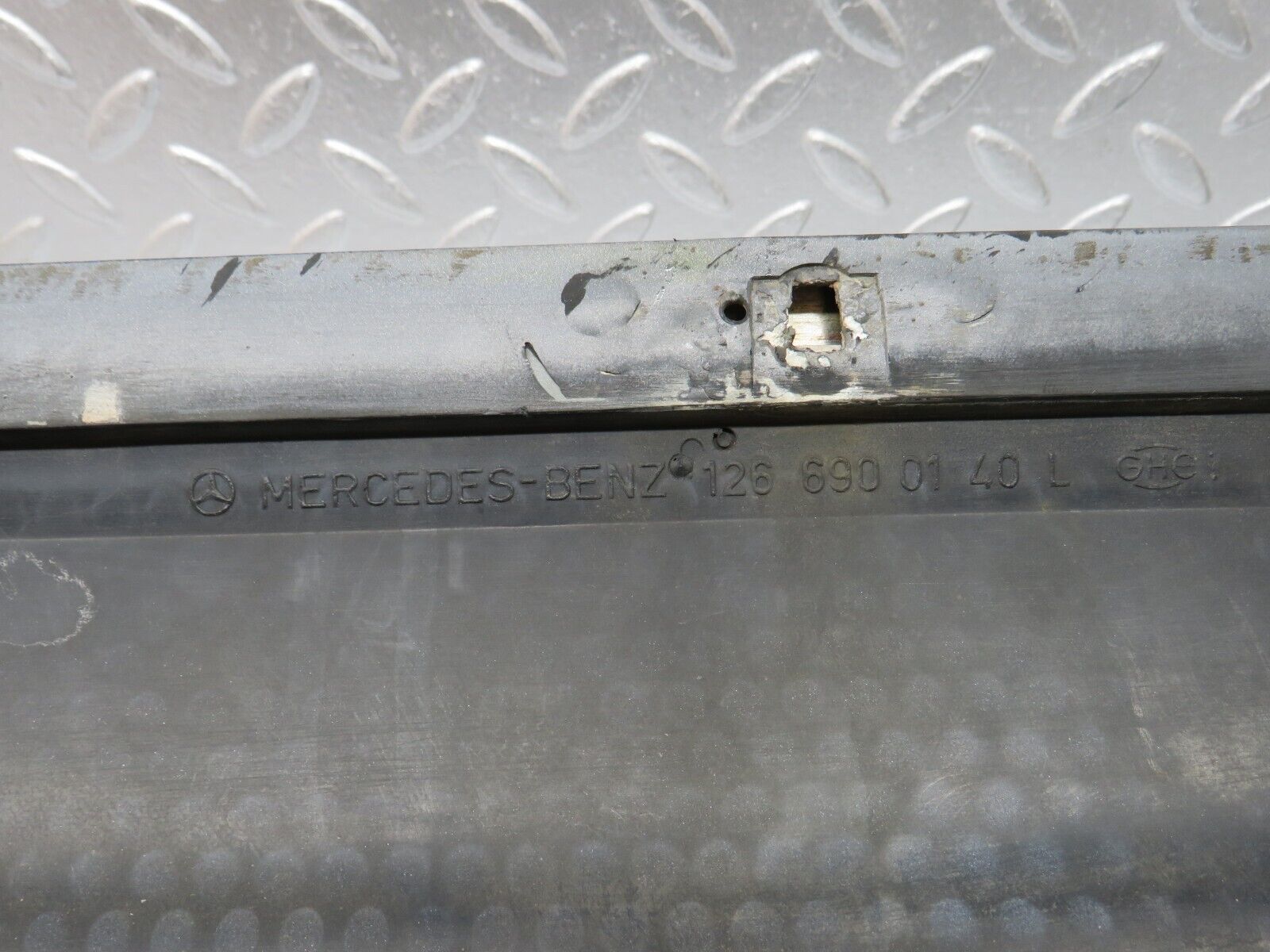 34373 Mercedes-Benz C126 380SEC Front Left Fender Wing Lower Moulding 1266900140