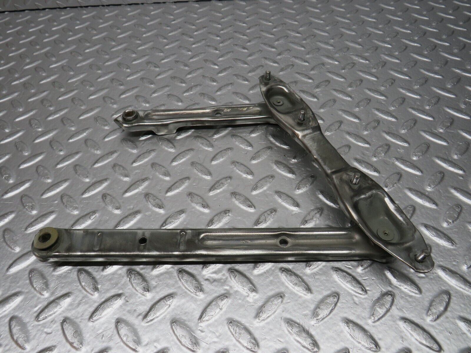 31659 Mercedes-Benz W201 190LE 1.8L Bonnet Hinge Right Side