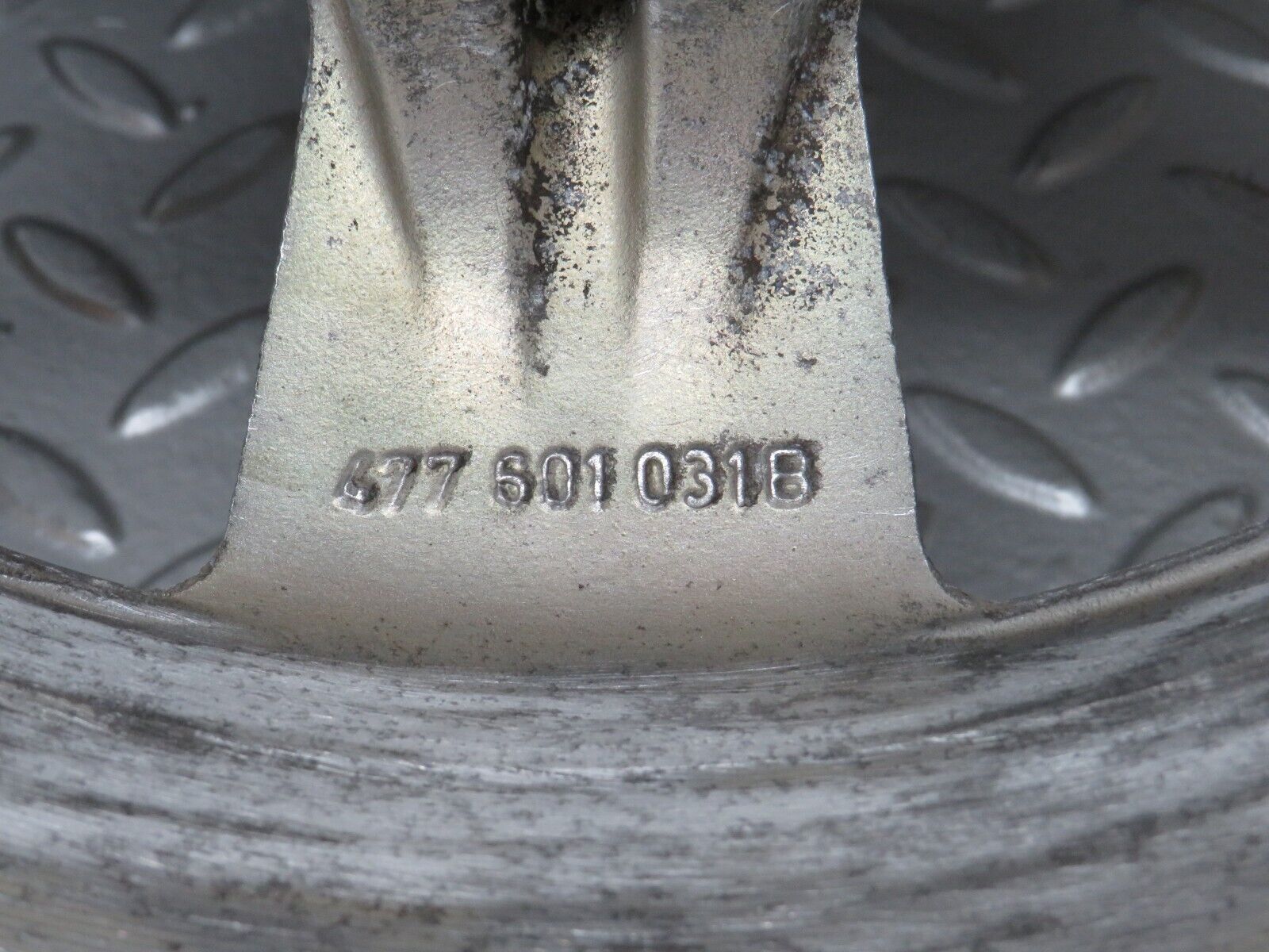 30197 Porsche 924 Alloy Wheel Set 6Jx14H2 477601031