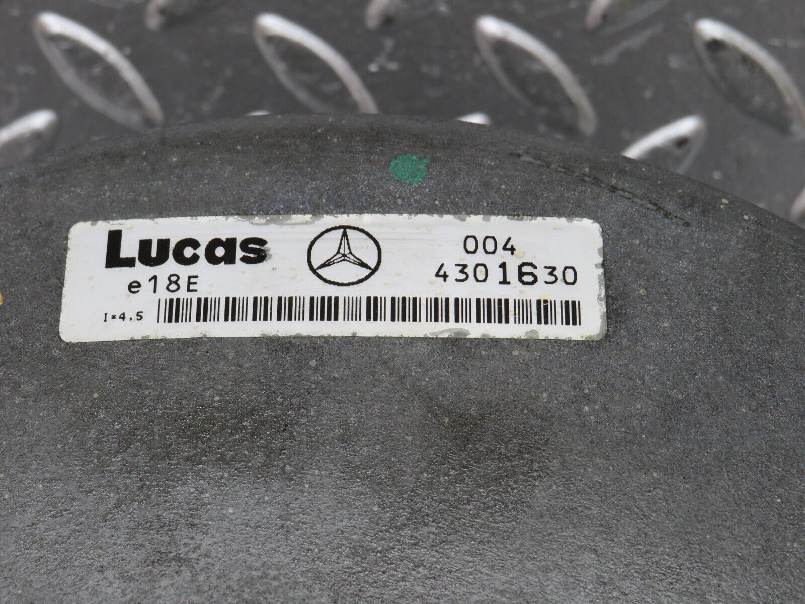 27631 Mercedes-Benz S124 300TE Wagon Brake Booster Lucas 0044301630