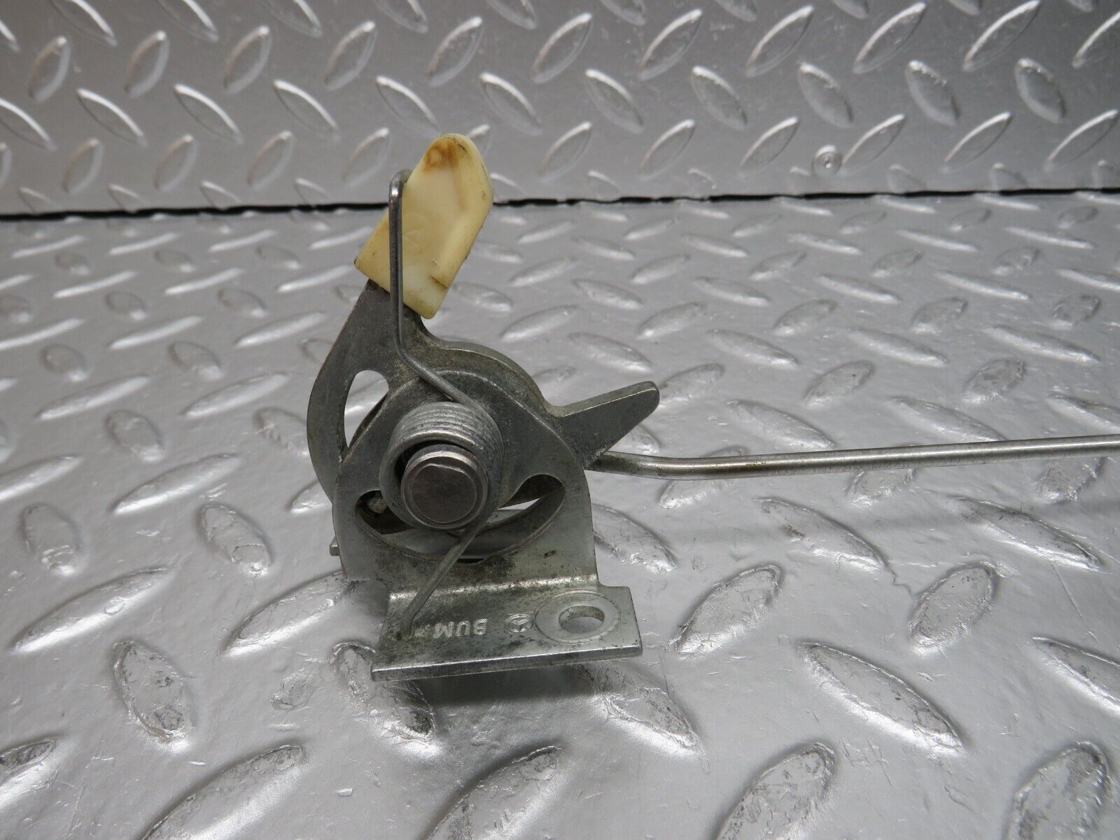 31408 Mercedes-Benz S124 220TE Wagon Rear Right Seat Bench Locking Mechanism