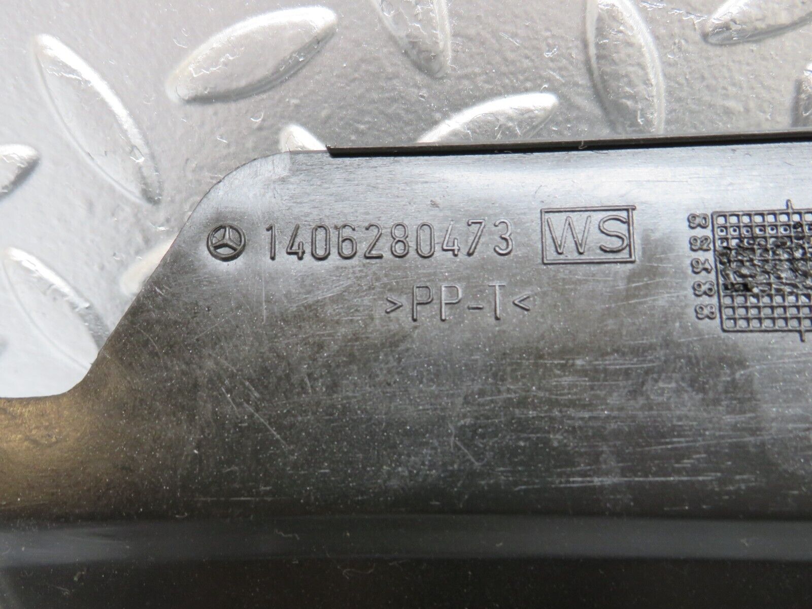 25005 Mercedes-Benz W140 S320 Engine Bay Water Drain Right 1406280473