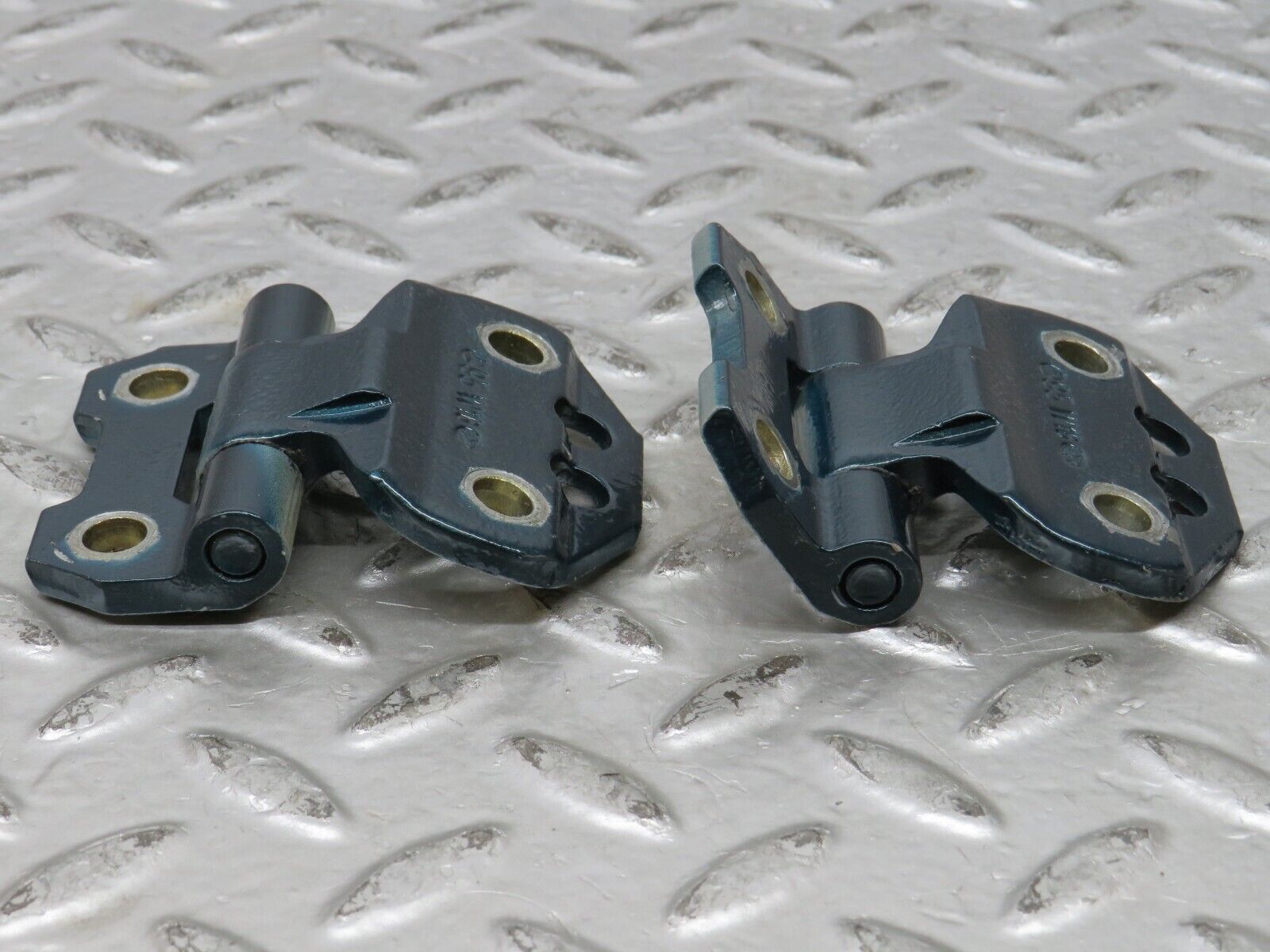 27622 Mercedes-Benz S124 300TE Wagon Left Door Hinge Pair