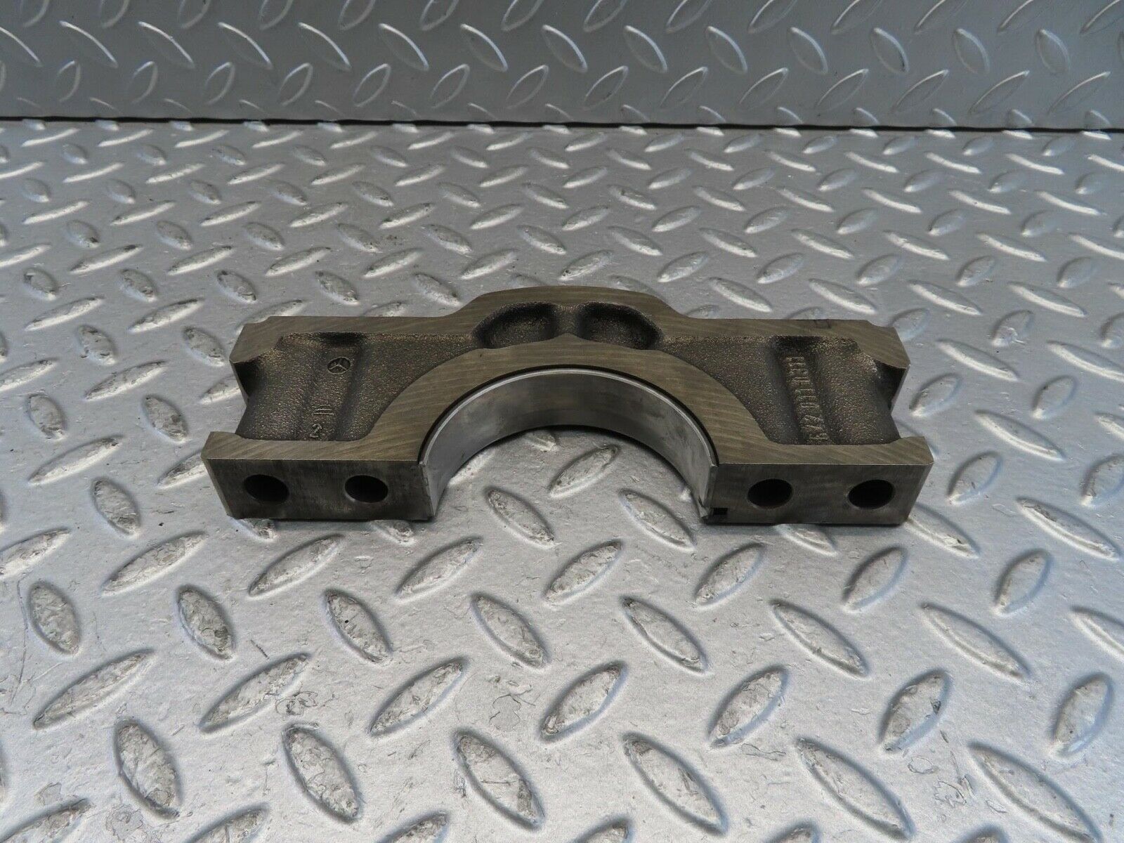 11289 Mercedes-Benz W221 S320 Crankshaft Bearing Holder Block 6420110311