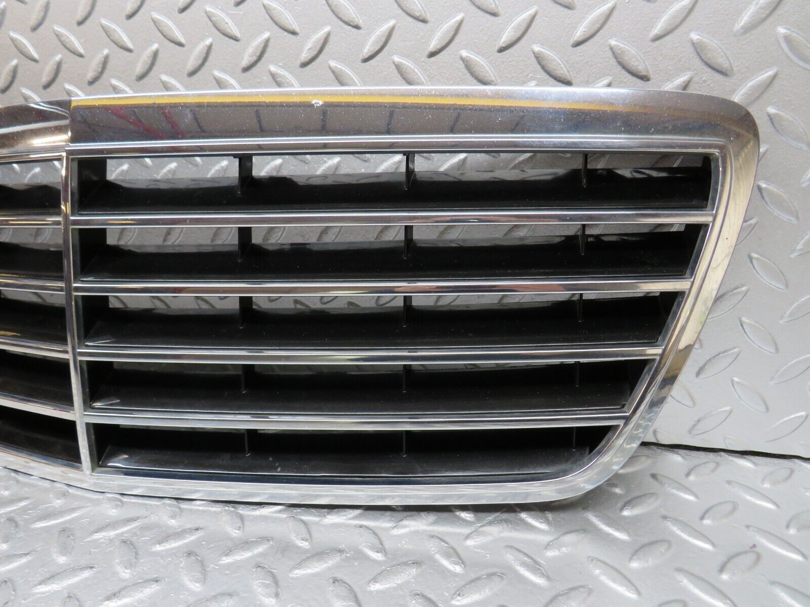 34813 Mercedes-Benz W210 320E Bonnet Chrome Grill 2108800683