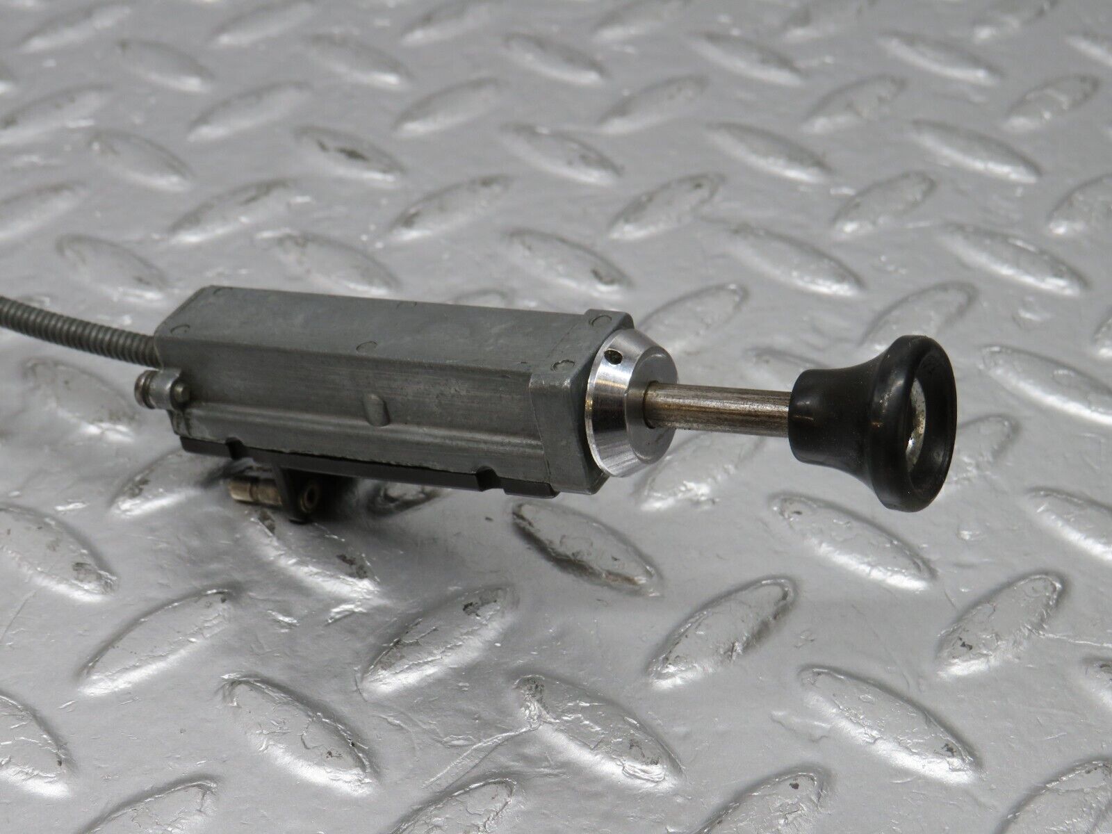 40453 Mercedes-Benz W110 230 Carburettor Choke Cable Pull Switch