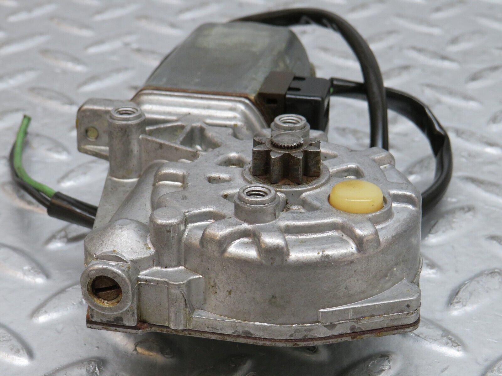 29666 Mercedes-Benz W123 230E Rear Left Window Regulator Motor 0130821017